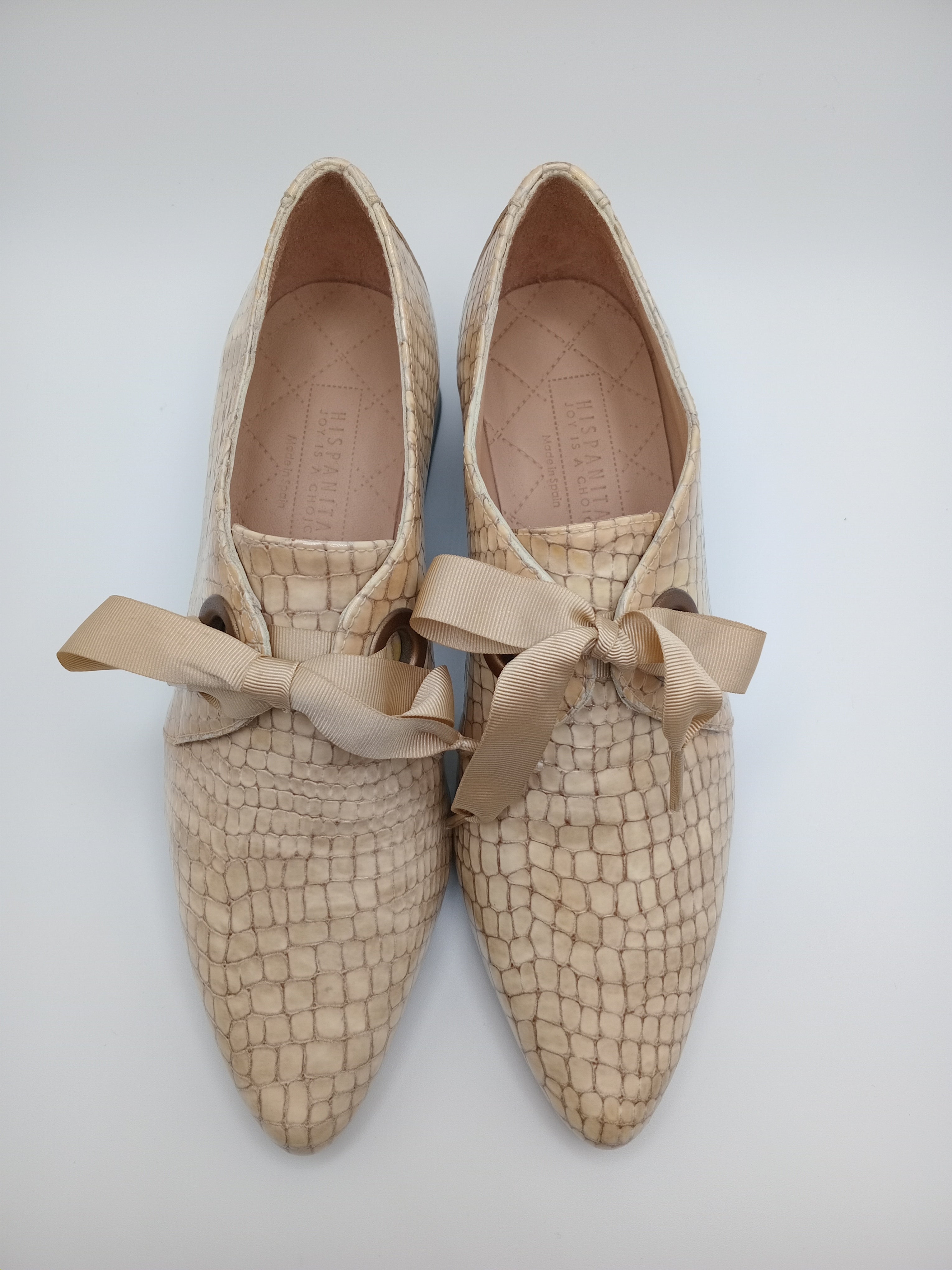 SAPATO VINTAGE SALTO HISPANITAS CREME COBRA COURO BICO REDONDO ATACADOR FITA SETIN VERNIZ MOCASSIM