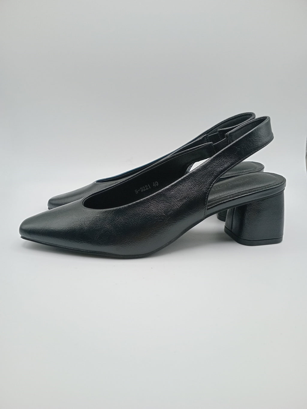 SABRINA SALTO MULLET BUONAROTTI PRETO BICUDO SCARPIN VERNIZ