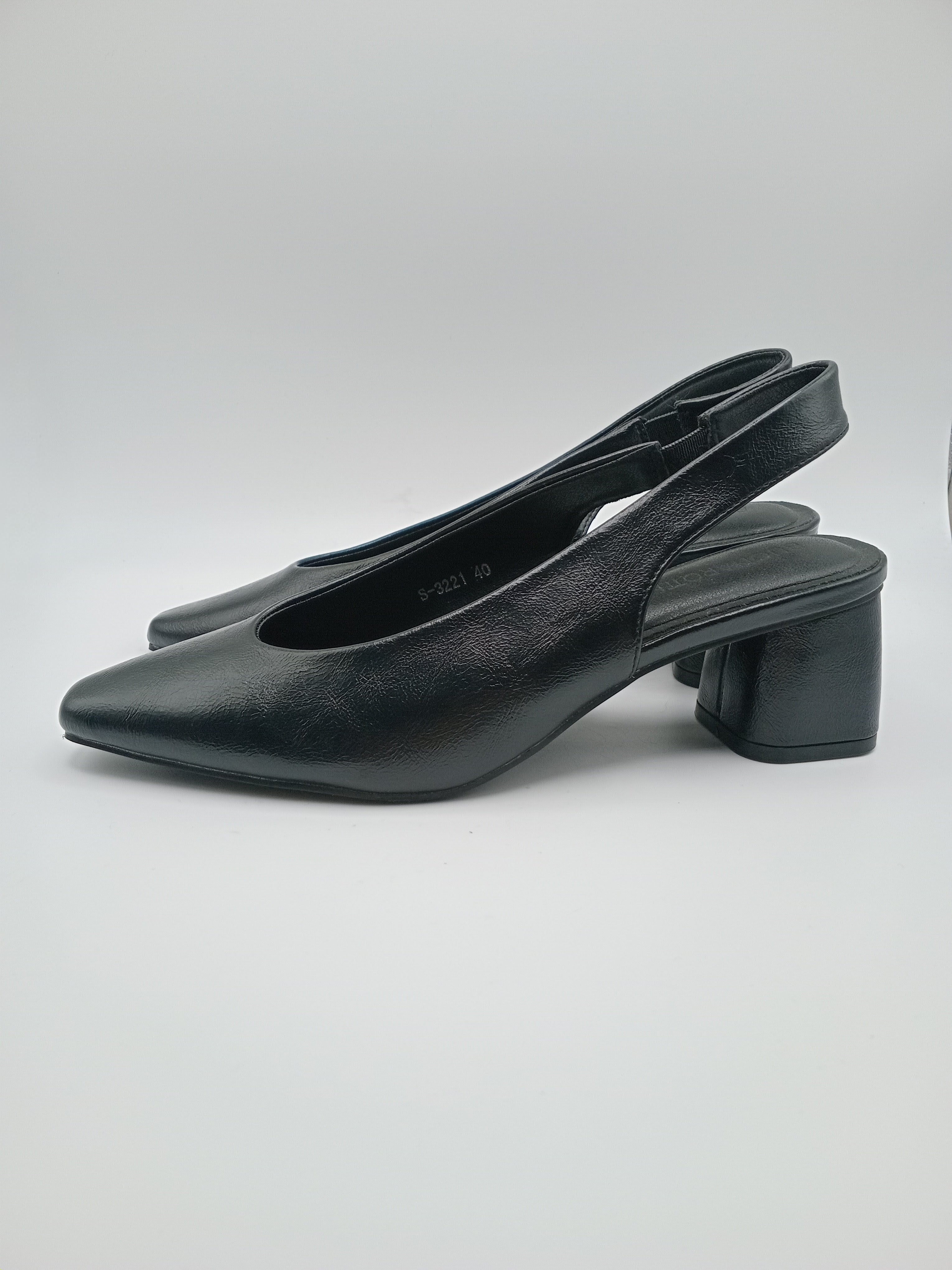 SABRINA SALTO MULLET BUONAROTTI PRETO BICUDO SCARPIN VERNIZ