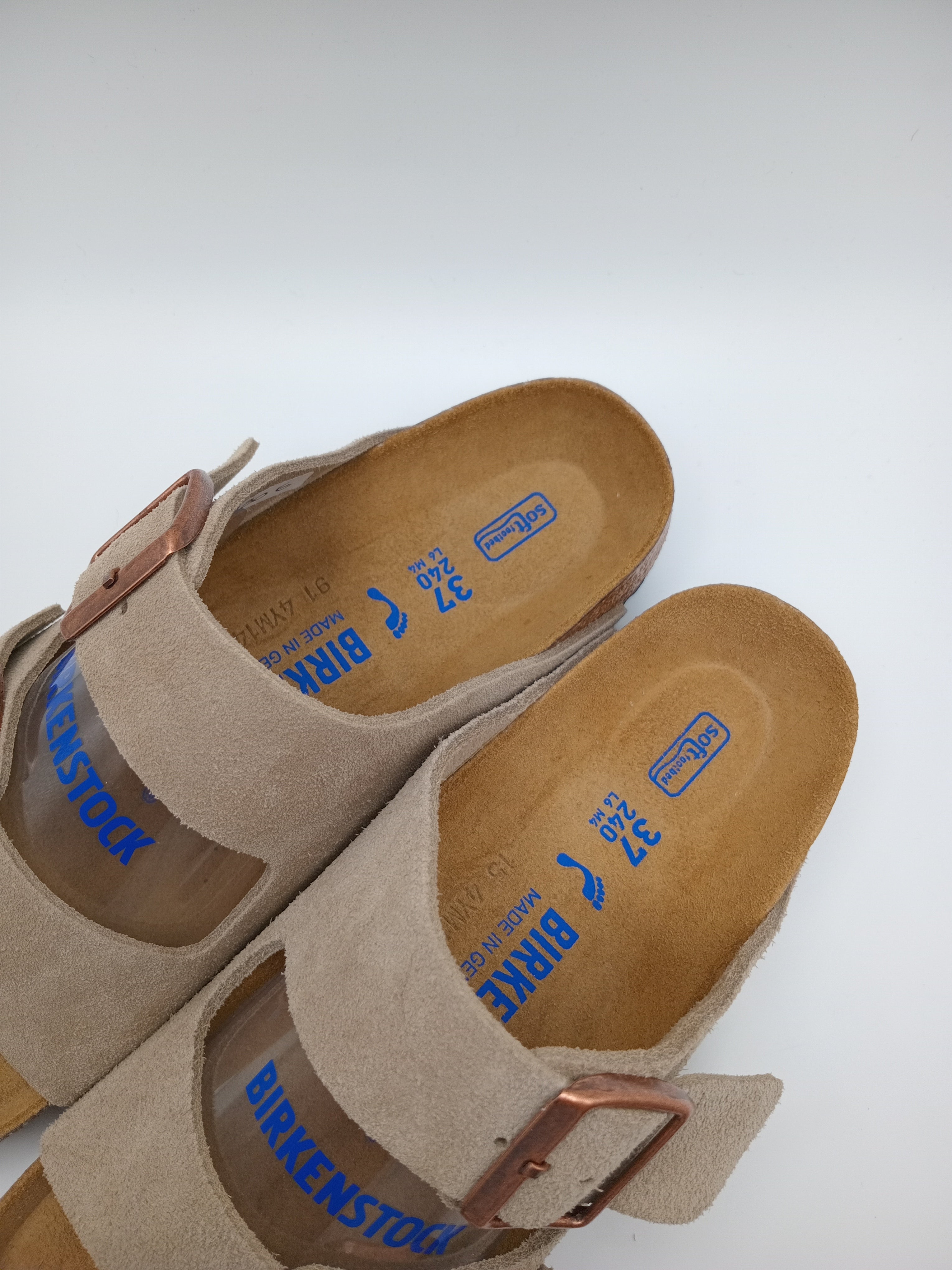 SANDÁLIA ARIZONA BS BIRKENSTOCK TAUPE FIVELA COBRE COURO BEGE