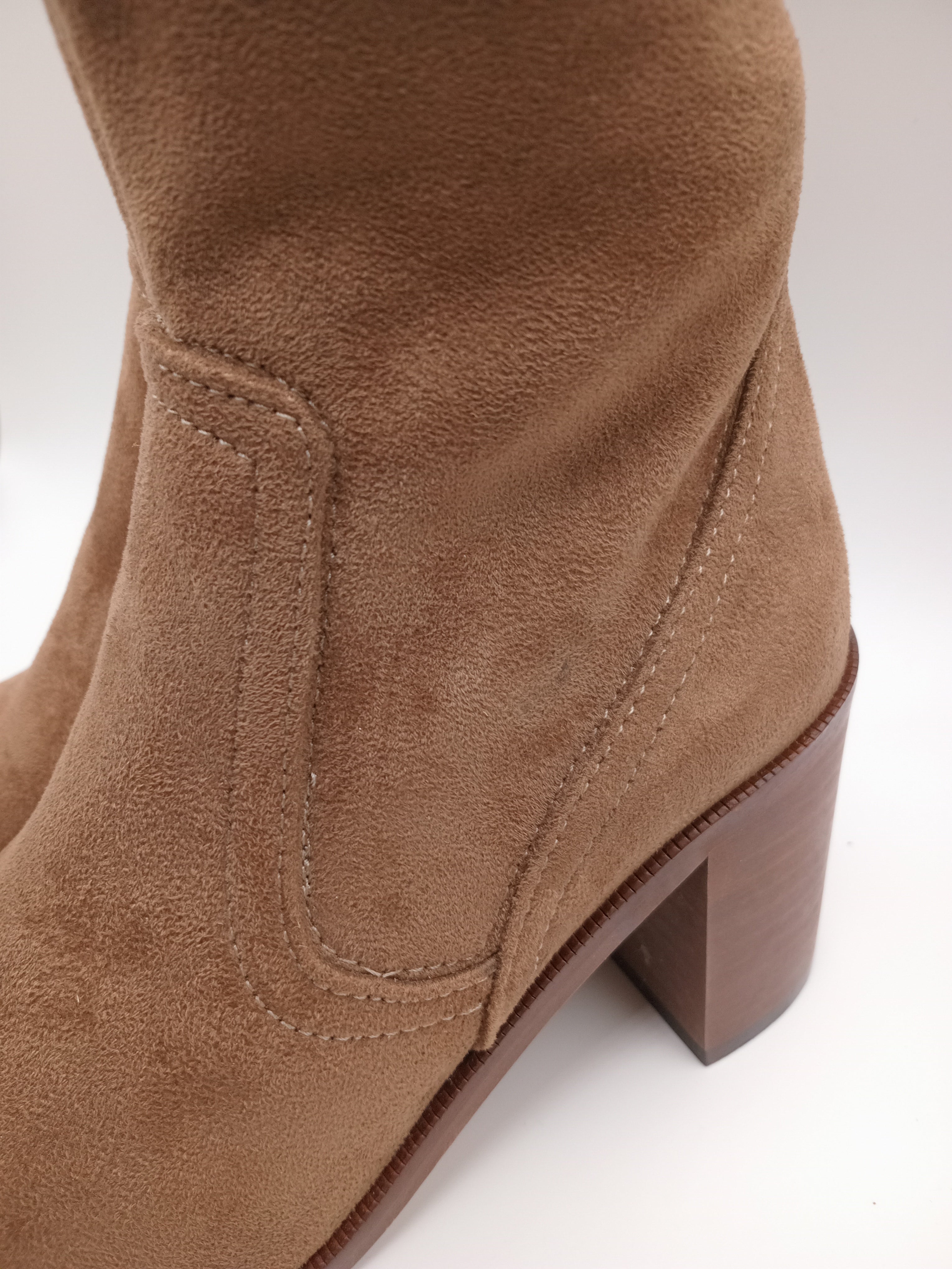 BOTA SALTO FENDA VEXED SHOES CASTANHO TECIDO CAMURÇA BICUDO ZIPER CANO ALTO