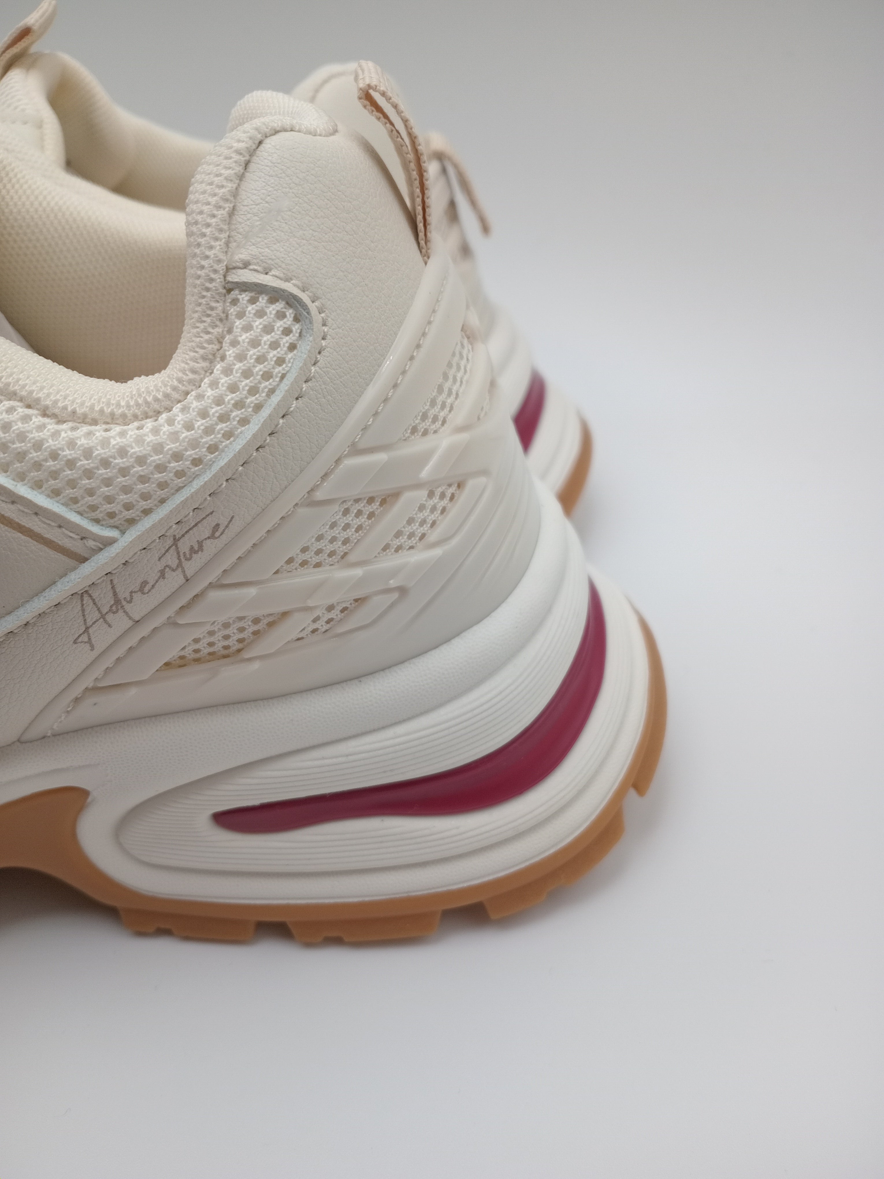 TÊNIS REFRESH BRANCO VERMELHO BEGE NUDE TECIDO SPORT