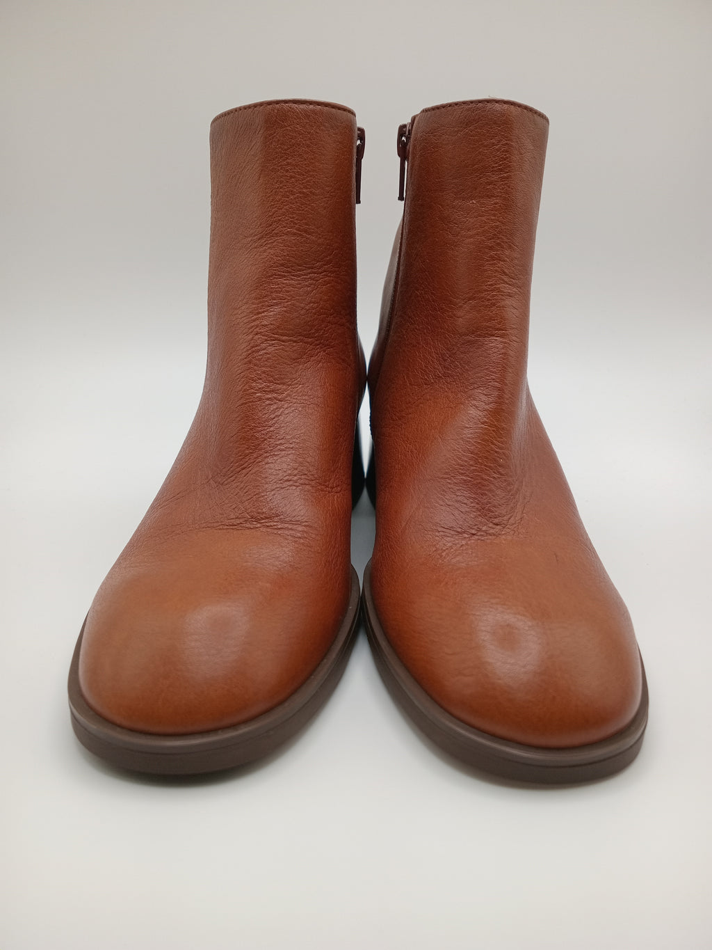 BOTA TEXANA HISPANITAS CASTANHO COURO LISO VERNIZ ZIPER BOTIM