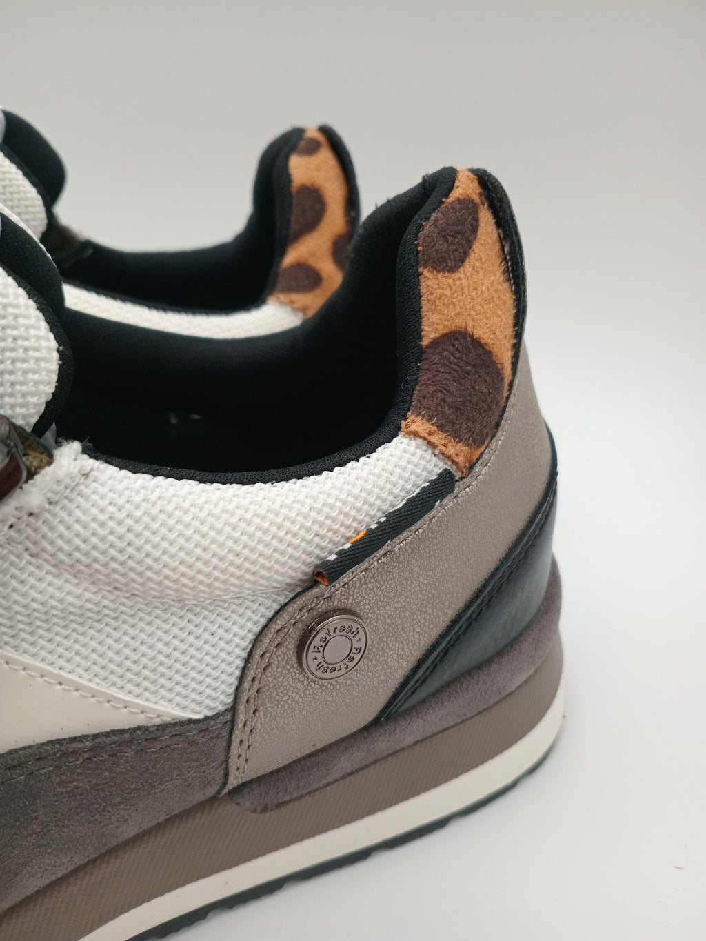 TÊNIS REFRESH VERDE CINZA LEOPARDO BORDO CASTANHO BEGE BRANCO PRETO TECIDO ABERTURA ZIPER LATERAL ANIMAL PRINT