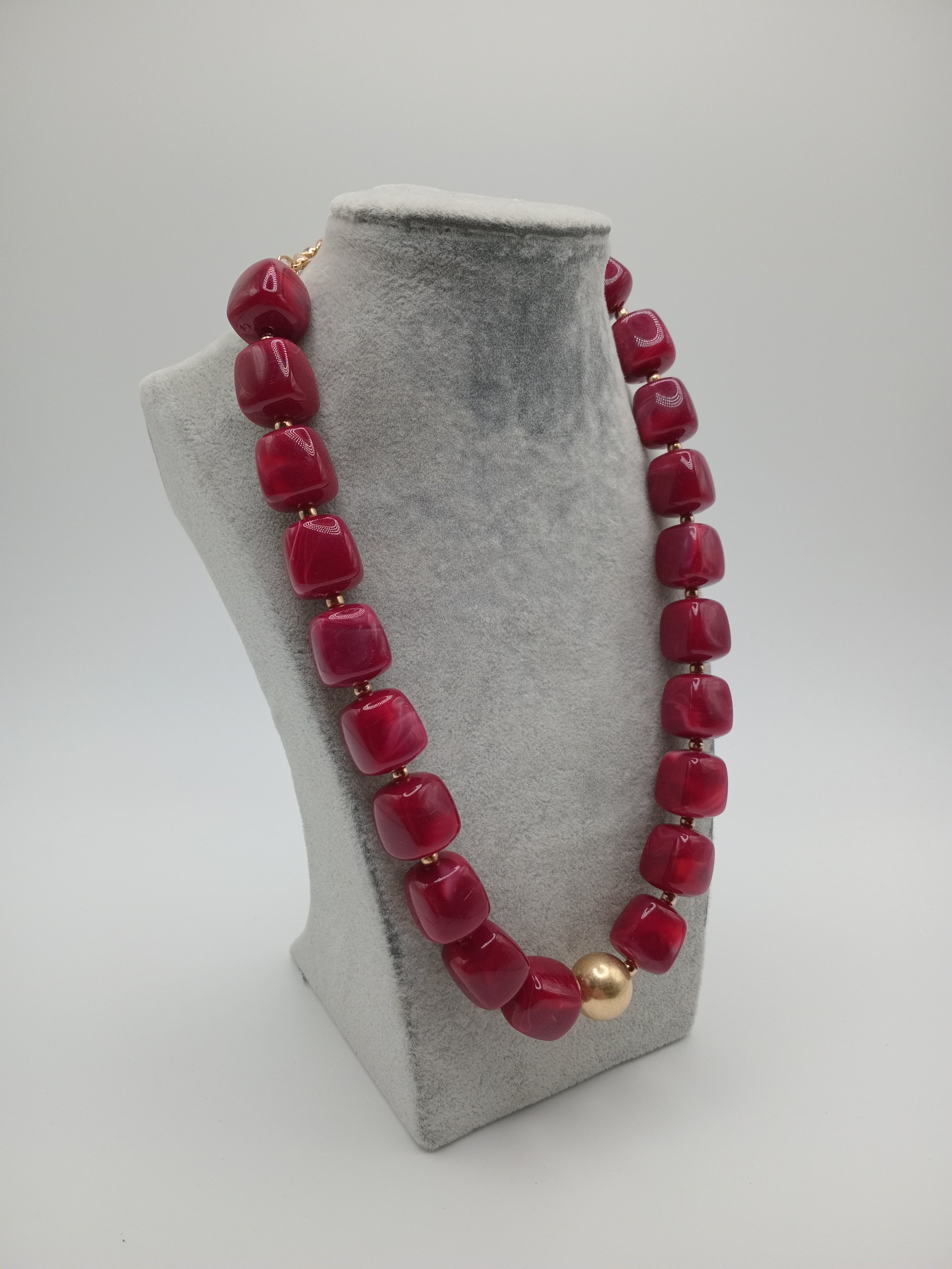 COLAR PEDRAS VINHO BORDO BOLAS DOURADAS FECHO AJUSTAVÉL