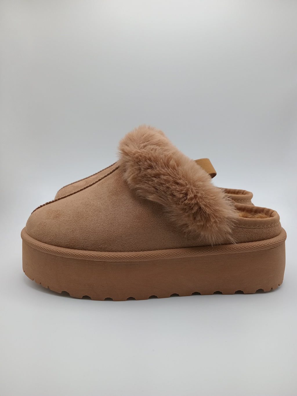 SOCAS PANTUFAS MACADI CASTANHO PELOS CAMURÇA TIRAS