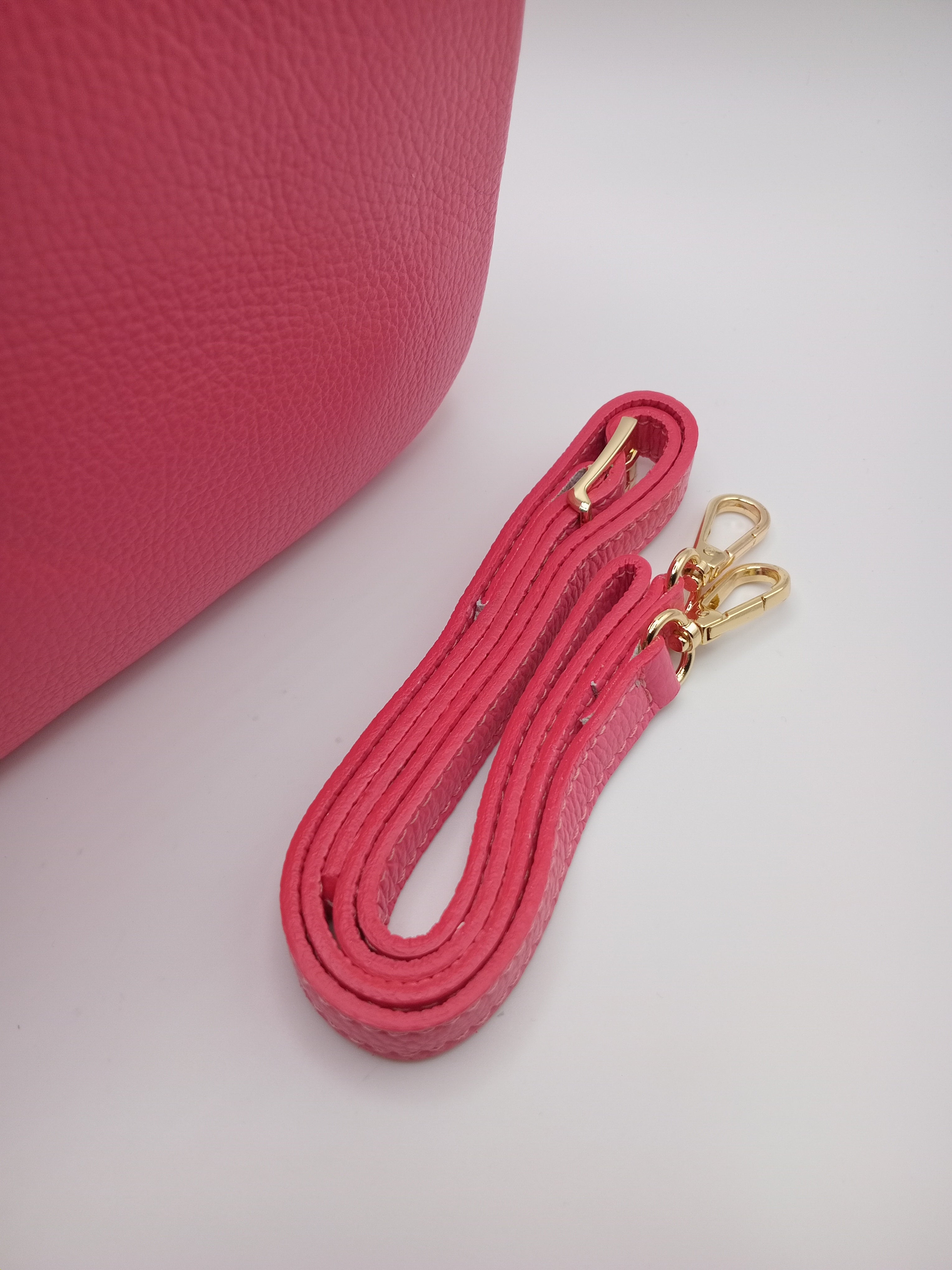 BOLSA CLUTCH MACADI ROSA ECO PELE FRANJA ALÇA REMOVÍVEL E AJUSTÁVEL MALA