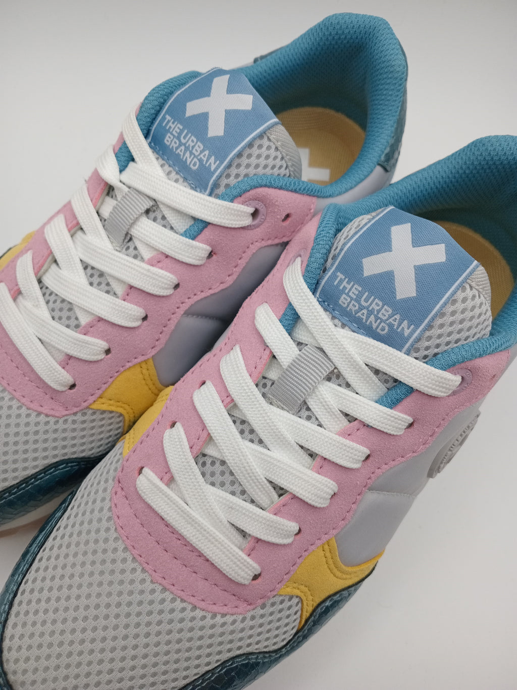TÊNIS XTI AZUL CINZA AMARELO ROSA TECIDO SPORT