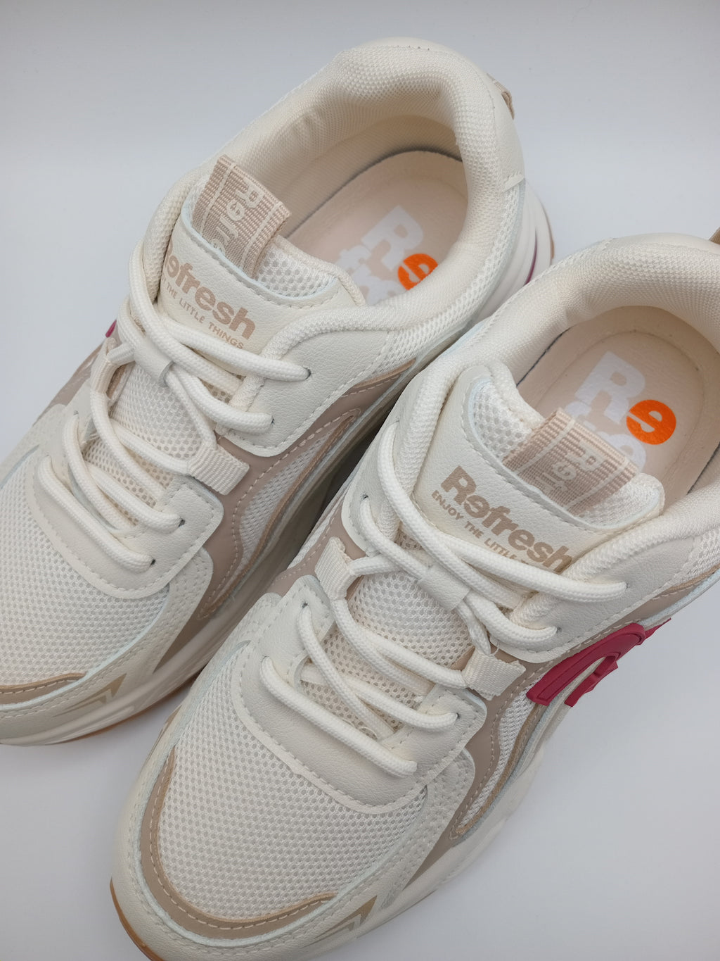 TÊNIS REFRESH BRANCO VERMELHO BEGE NUDE TECIDO SPORT