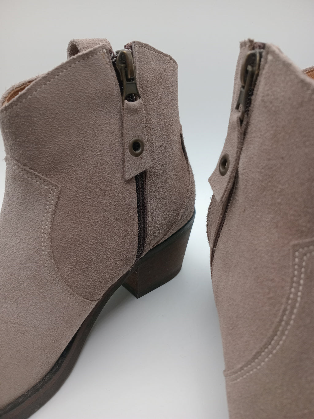 BOTA TEXANA MACADI CINZA COURO BICUDO ZIPER BOTIM