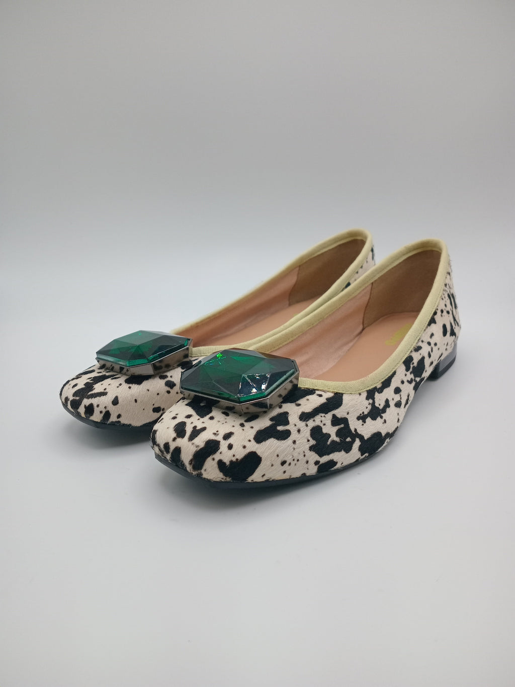 SABRINA GIOSEPPO VACA VERDE PRETO BRANCO COURO ANIMAL PRINT APLICAÇÃO DIAMANTE VERDE