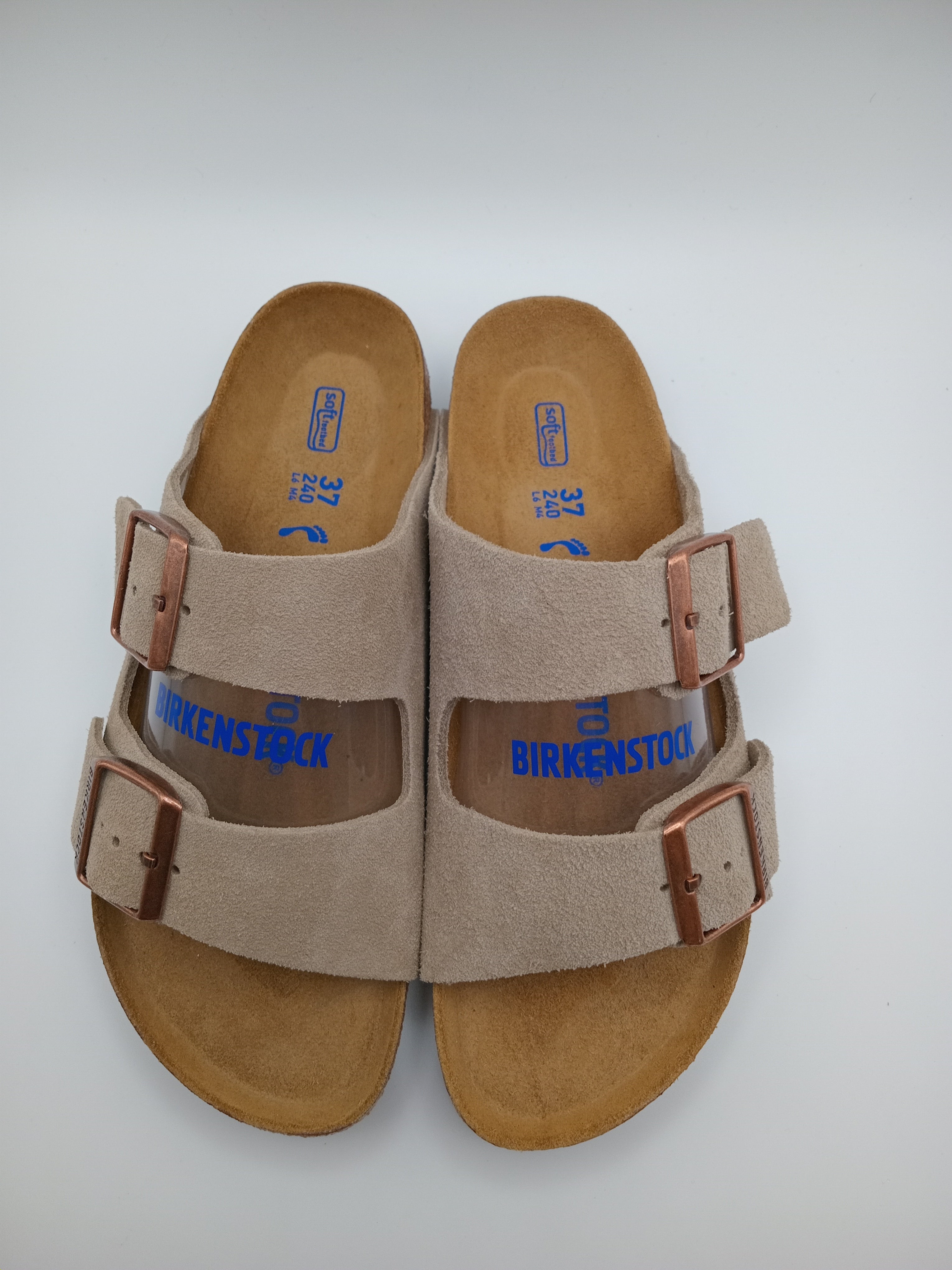Sandálias Birkenstock Arizona BS Faded khaki cinza Camurça com Duas Fivelas cobre Ajustáveis e Sola de Cortiça Ergonómica Confortável para Mulher e Homem