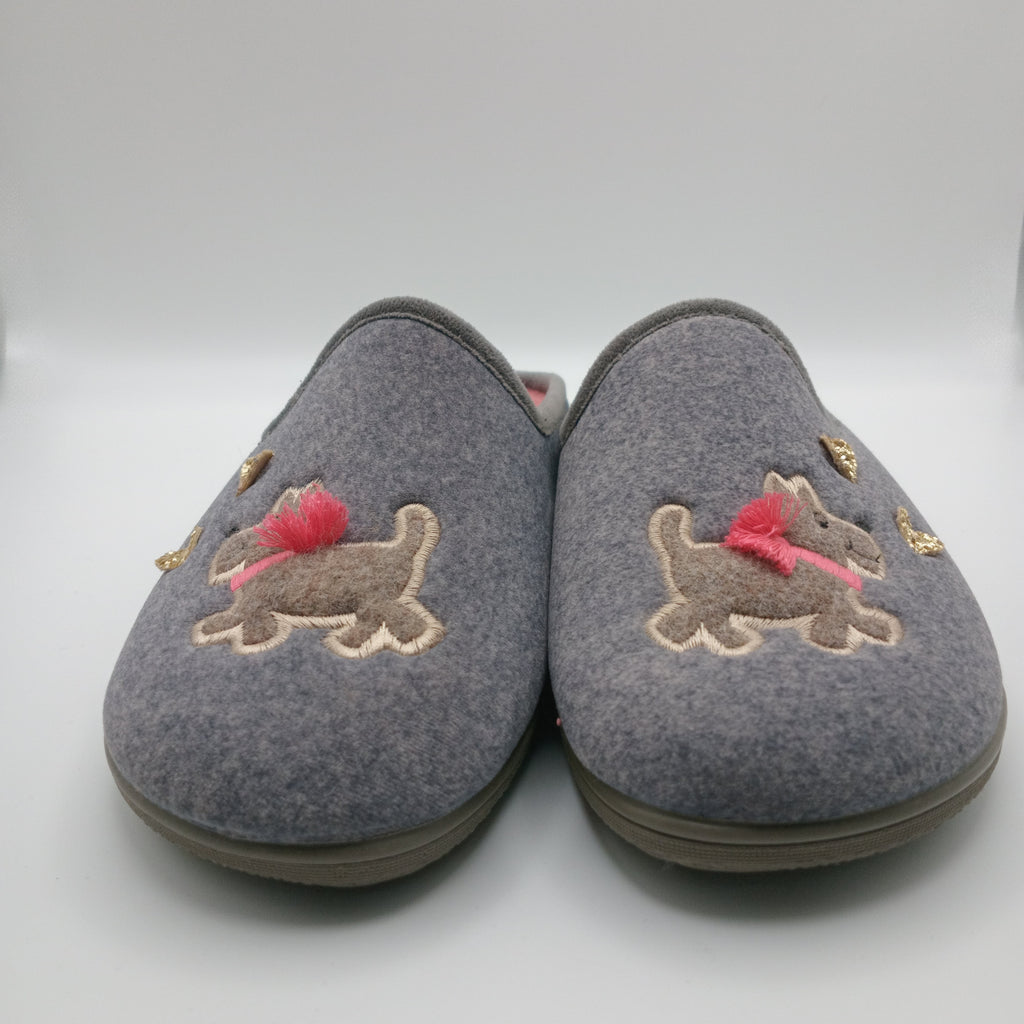 PANTUFAS DOCTOR CUTILLAS CINZA ROSA TECIDO BORDADO CACHORRO CACHORRINHO COM GRAVATINHA COLEIRA CORAÇÃO DOURADO