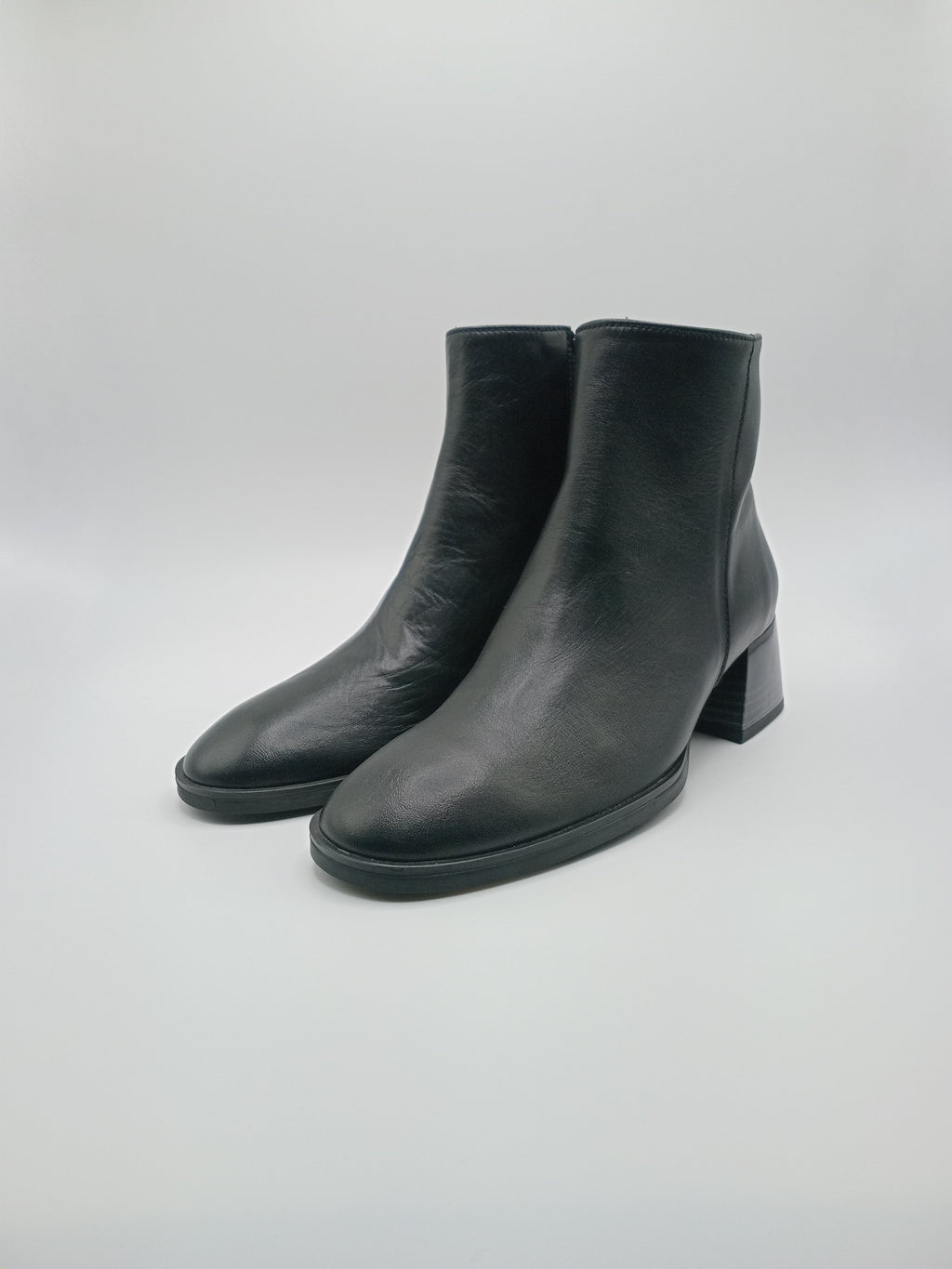 BOTA TEXANA HISPANITAS PRETO COURO LISO VERNIZ ZIPER BOTIM
