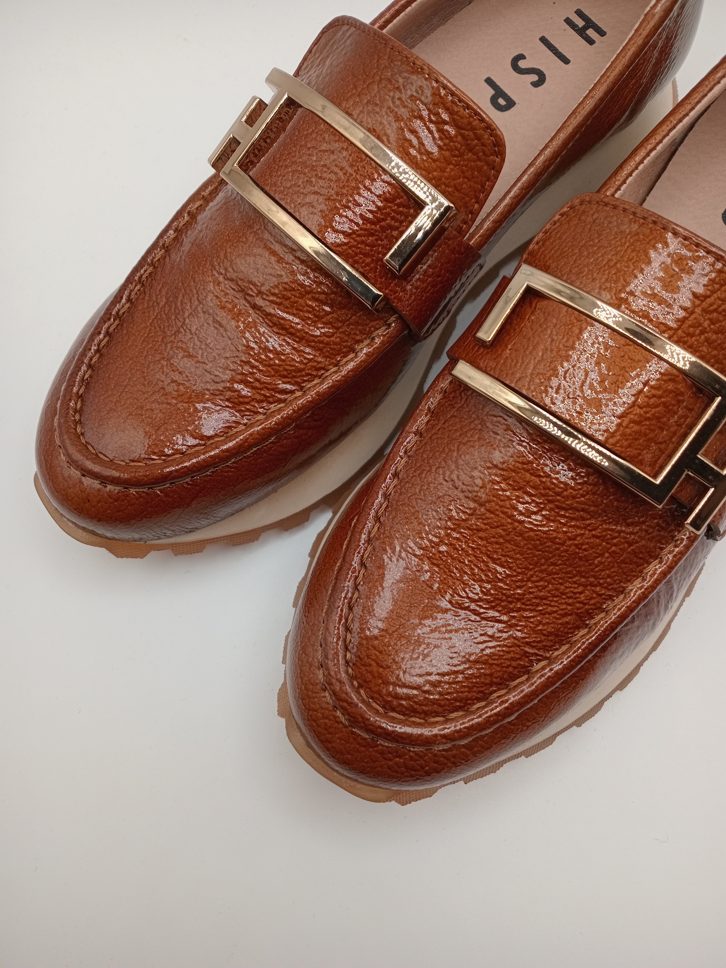 MOCASSIM PLATAFORMA HISPANITAS CASTANHO COURO FIVELA DOURADA TRATORADO