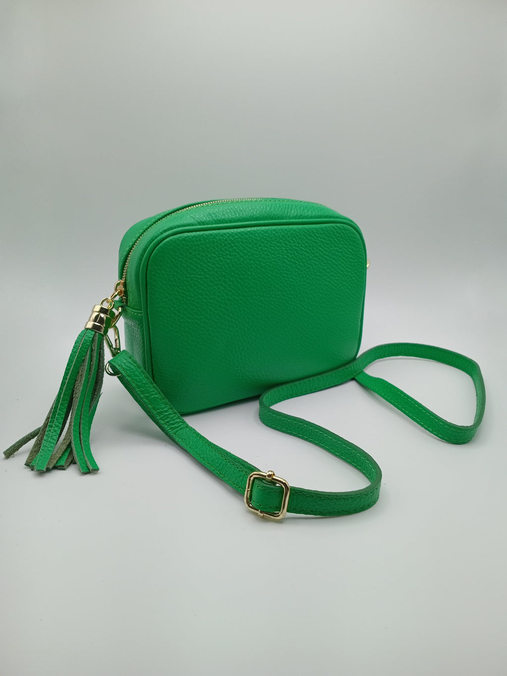BOLSA CLUTCH MACADI VERDE CO PELE FRANJA ALÇA  REMOVÍVEL E AJUSTÁVEL MALA