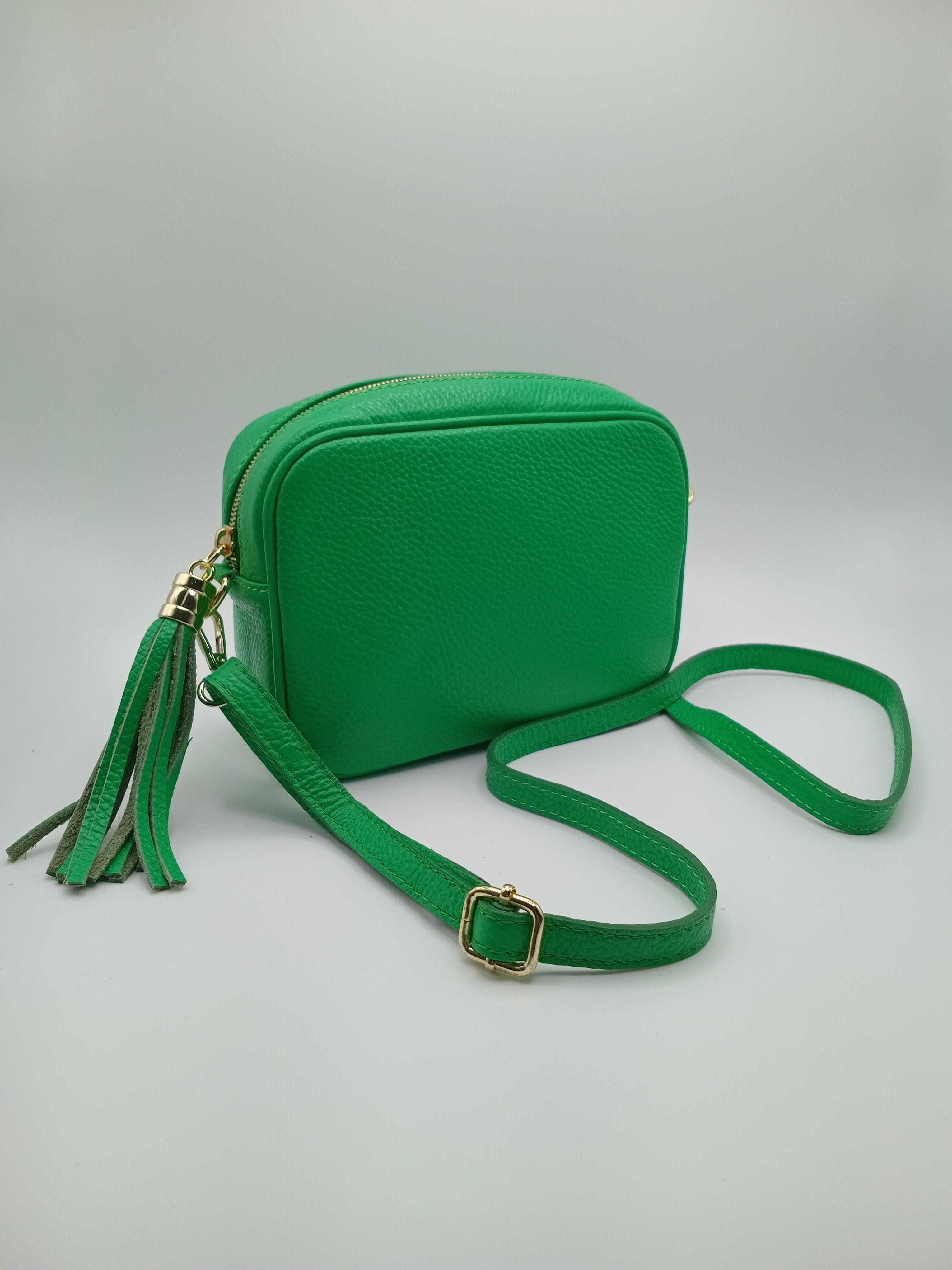 BOLSA CLUTCH MACADI VERDE CO PELE FRANJA ALÇA  REMOVÍVEL E AJUSTÁVEL MALA