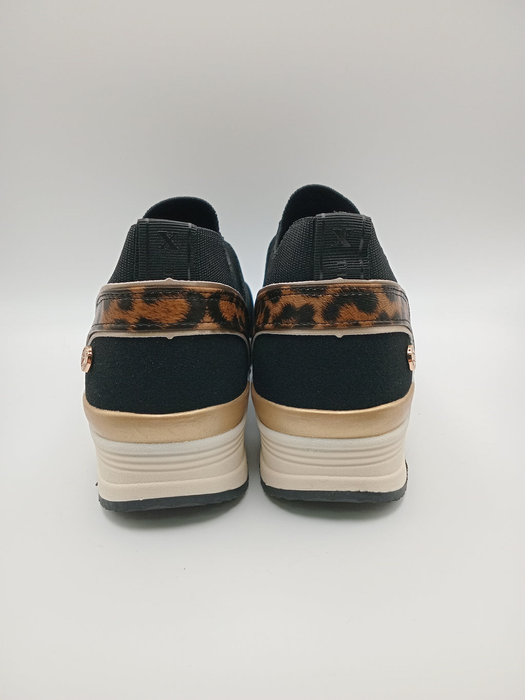 TÊNIS XTI PRETO LEOPARDO ANIMAL PRINT TECIDO SEM ATACADORES PLATAFORMA