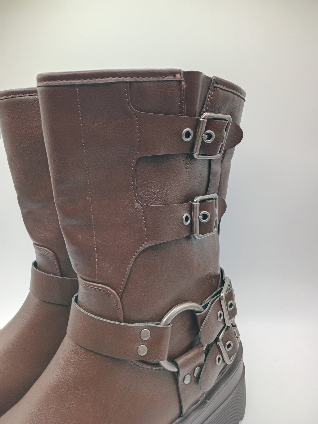 BOTA COTURNO BESTELLE CASTANHO ESCURO ECO PELE FECHO REGULÁVEL ZIPER