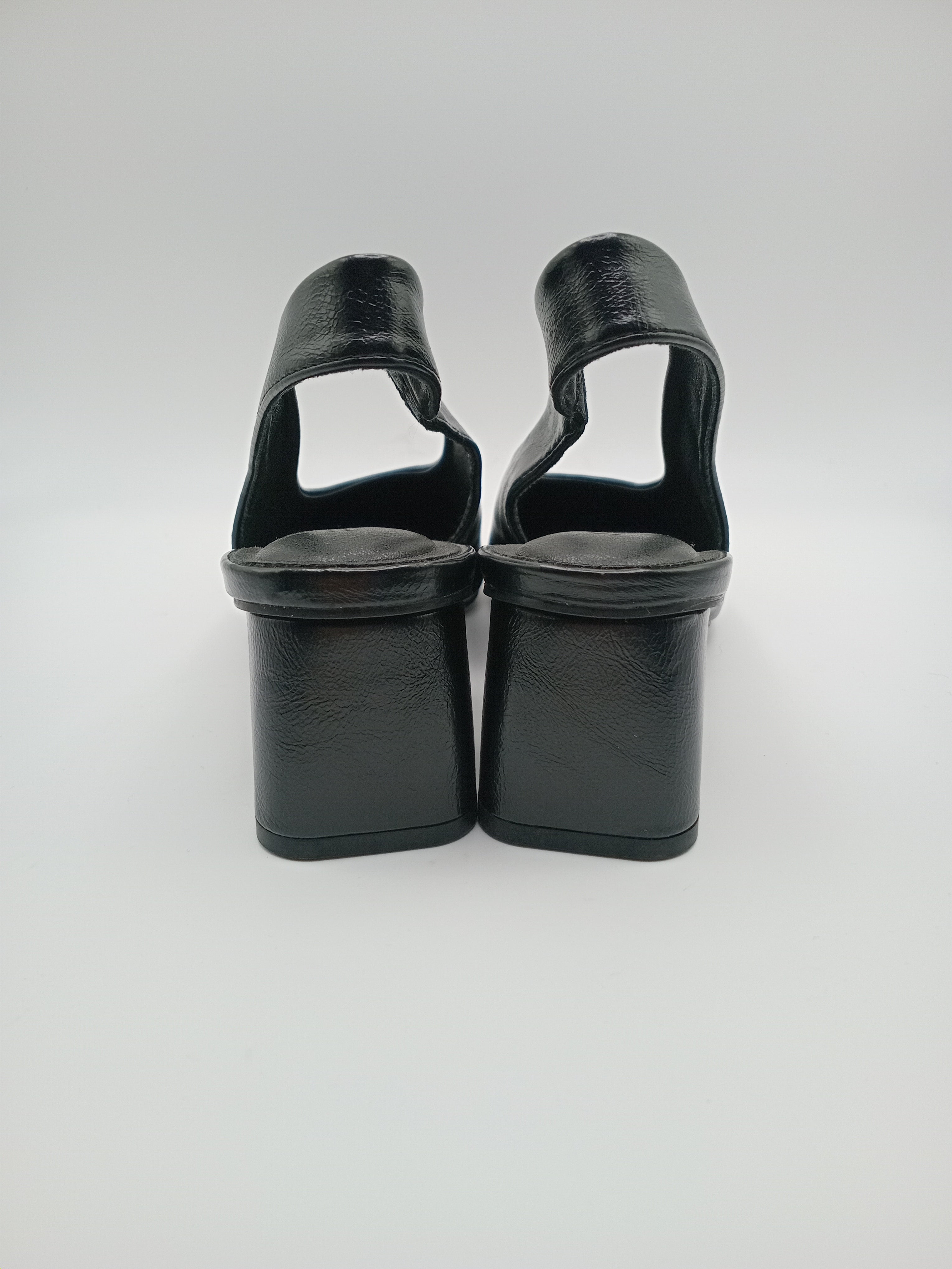 SABRINA SALTO MULLET BUONAROTTI PRETO BICUDO SCARPIN VERNIZ