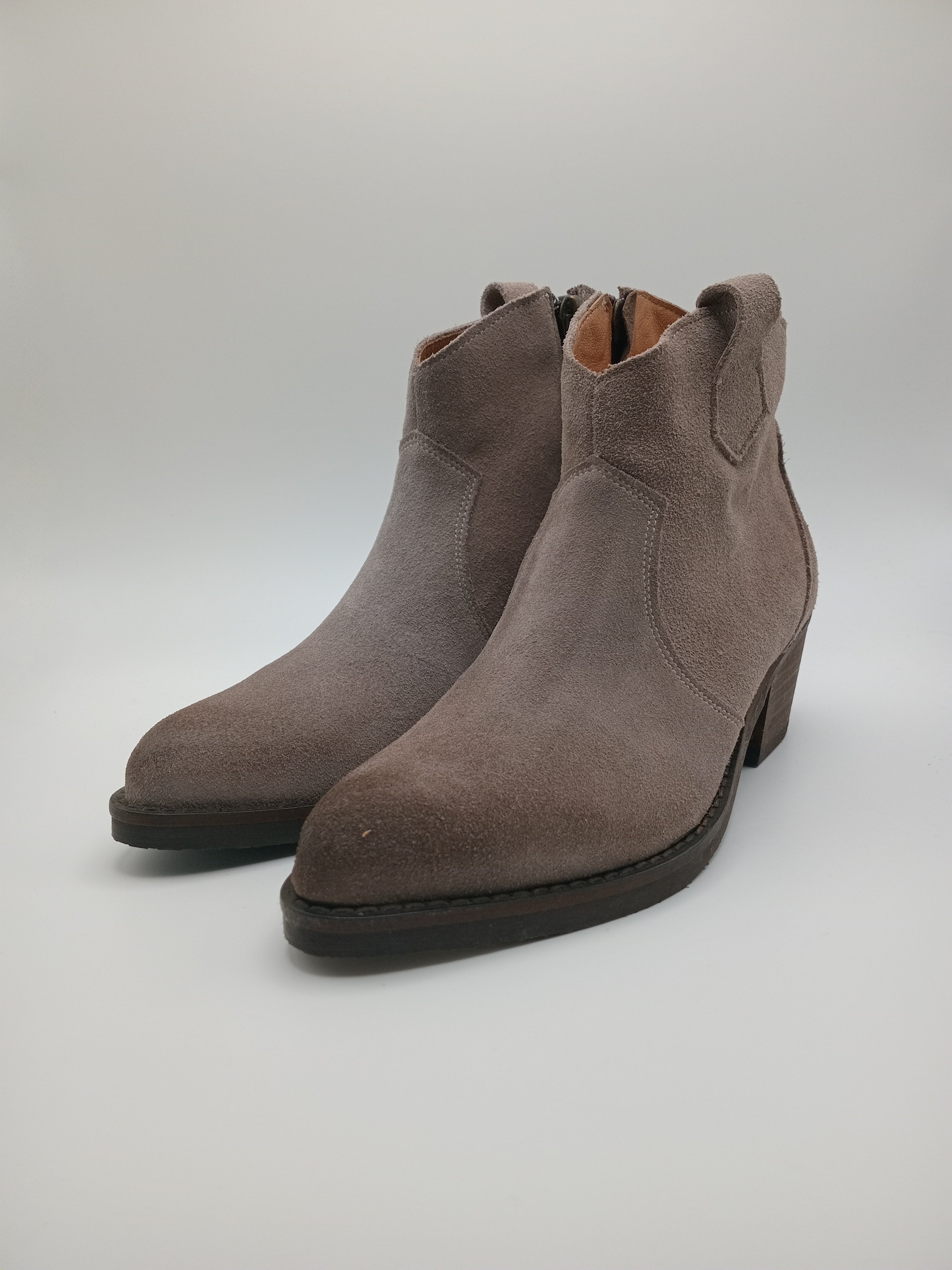 BOTA TEXANA MACADI CINZA COURO BICUDO ZIPER BOTIM