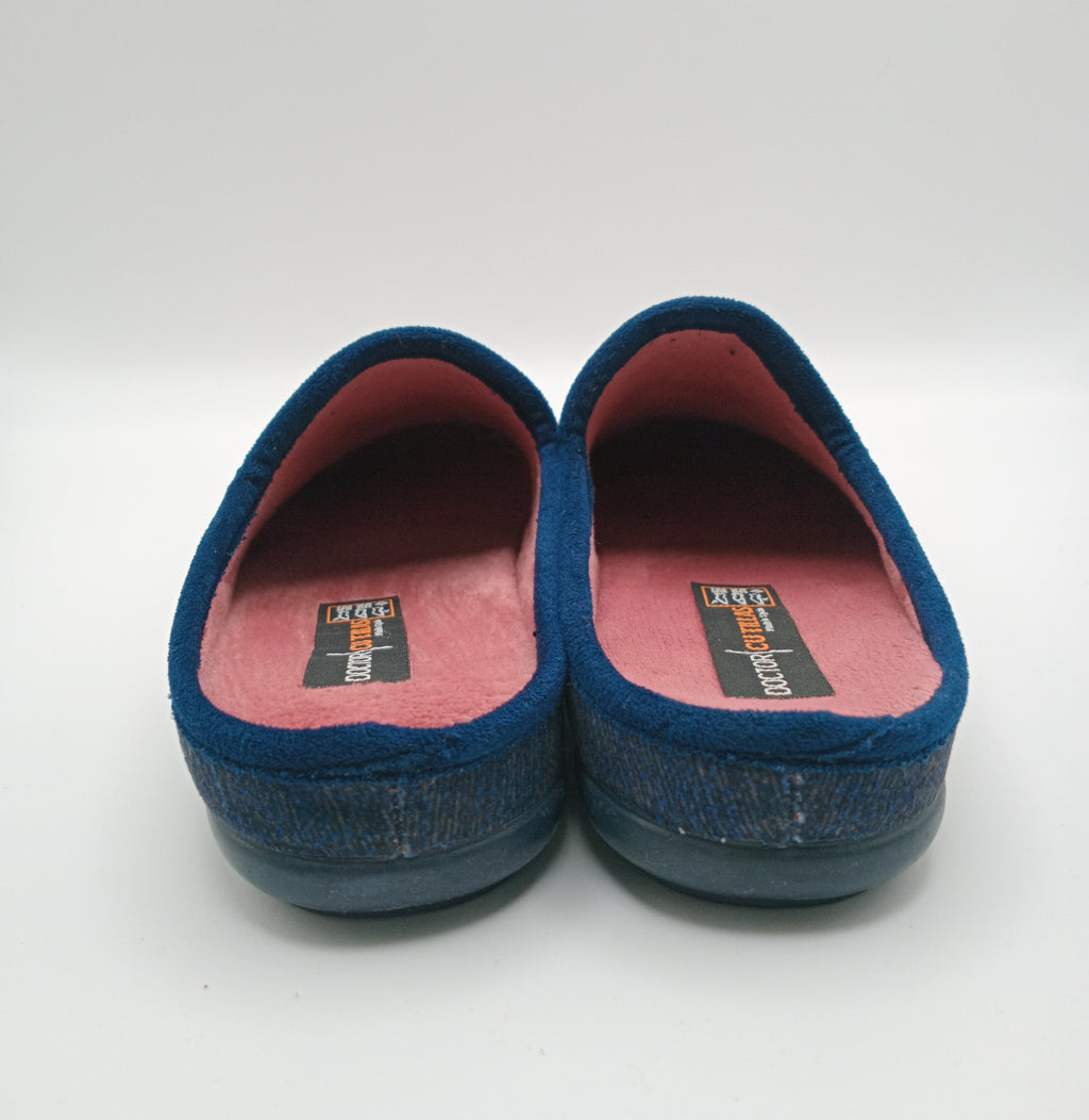 PANTUFAS DOCTOR CUTILLAS AZUL ROSA TECIDO ESTAMPA LOVE PINDURADO COM PREGADORES