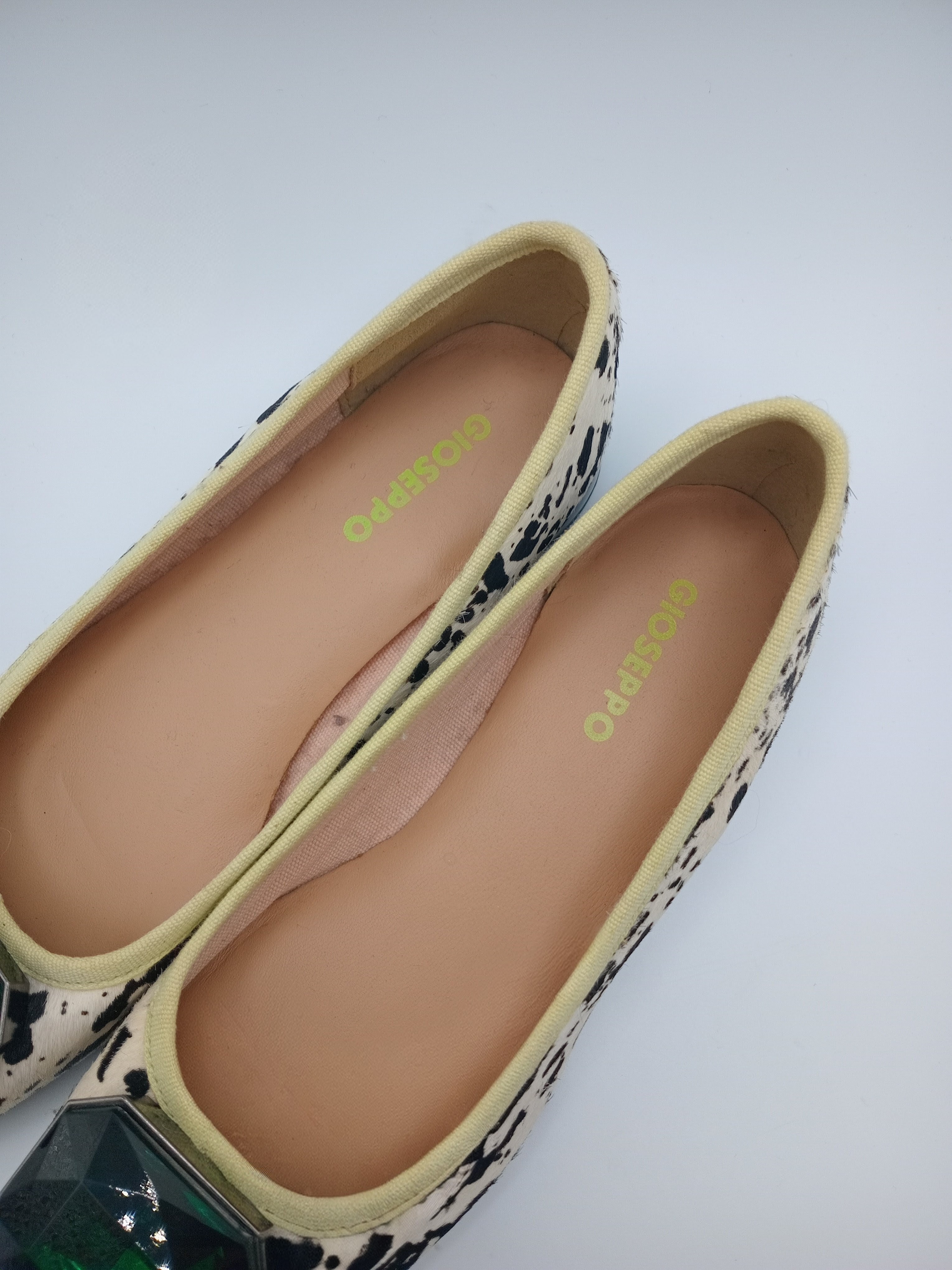 SABRINA GIOSEPPO VACA VERDE PRETO BRANCO COURO ANIMAL PRINT APLICAÇÃO DIAMANTE VERDE