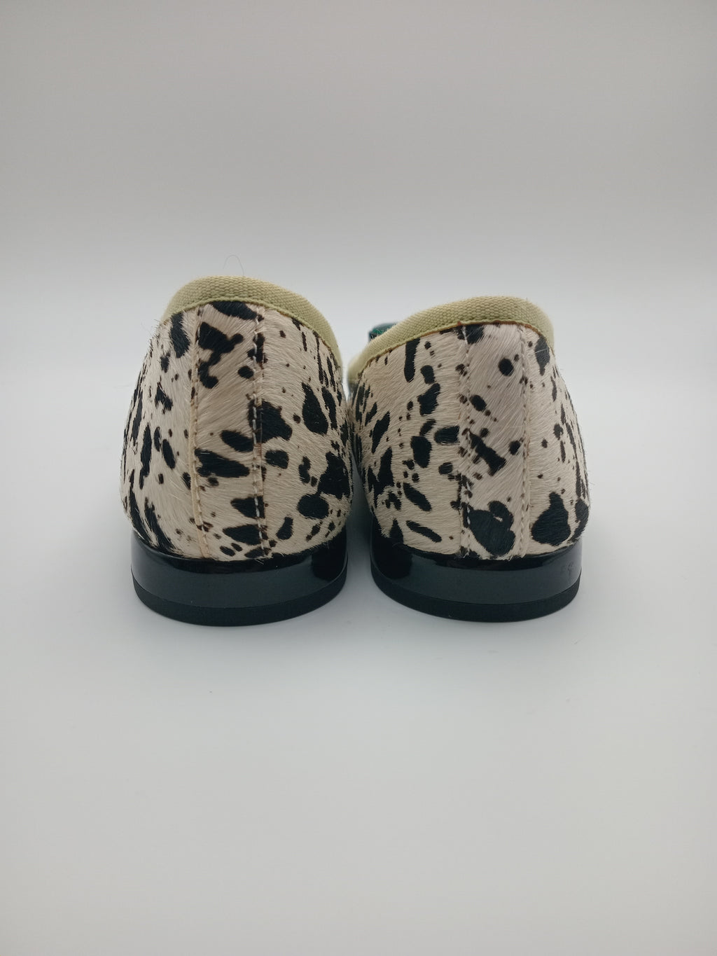 SABRINA GIOSEPPO VACA VERDE PRETO BRANCO COURO ANIMAL PRINT APLICAÇÃO DIAMANTE VERDE