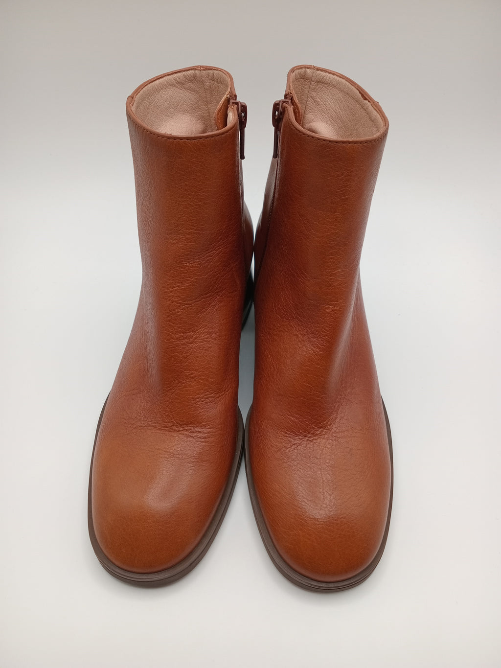 BOTA TEXANA HISPANITAS CASTANHO COURO LISO VERNIZ ZIPER BOTIM