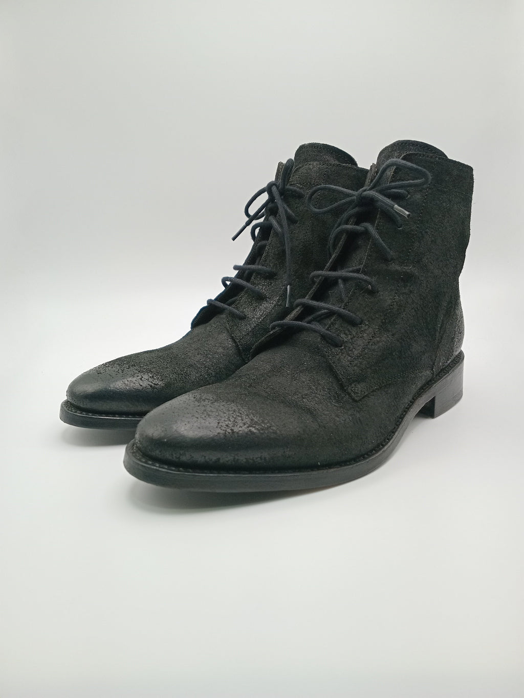 BOTA COTURNO I HAVE A TRIBE PRETO BT BLACK COURO