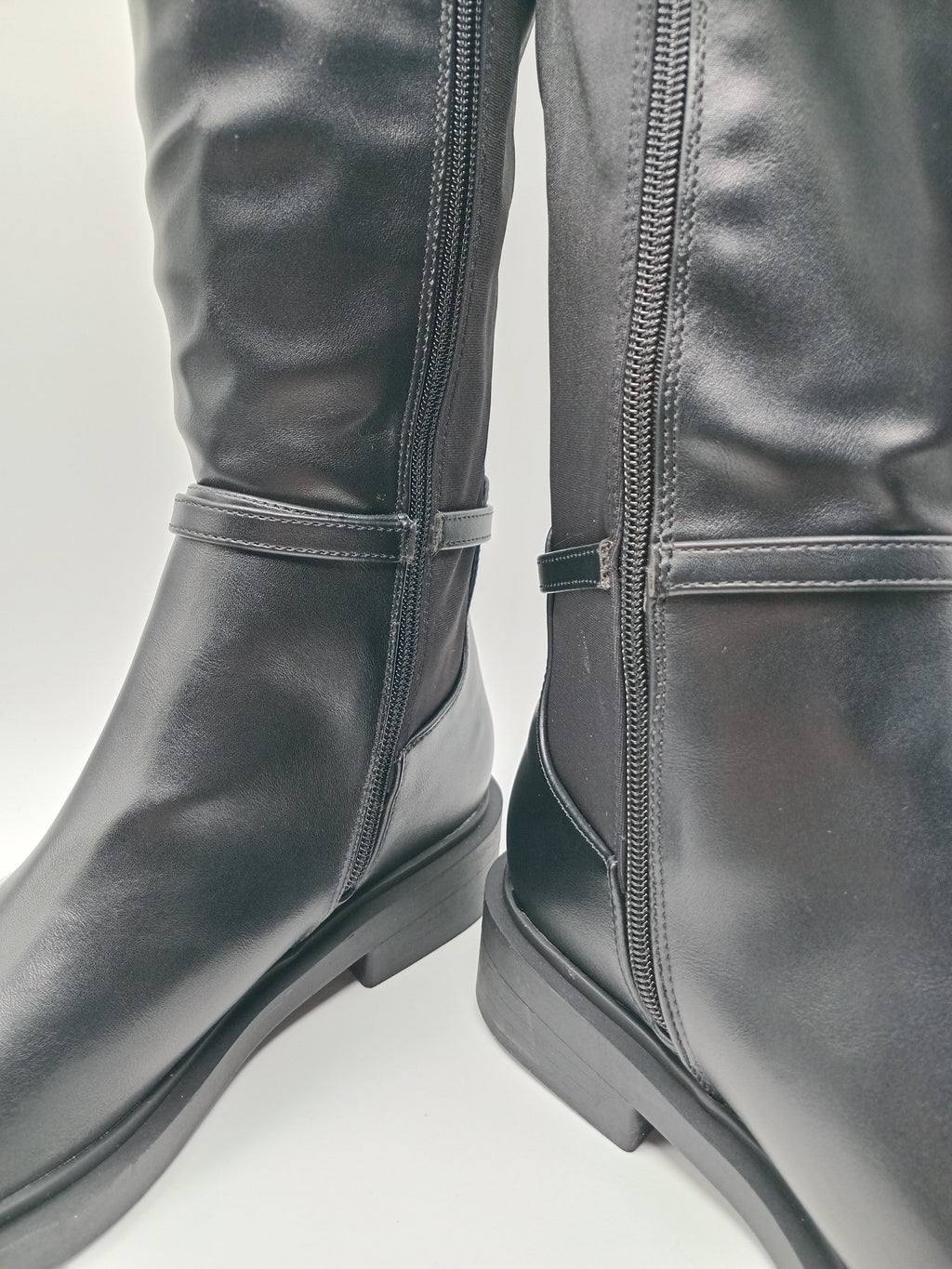 BOTA CAVALEIRA BUONAROTTI PRETO ECO PELE ZIPER TIRA REGULADORA LATERAL MONTARIA