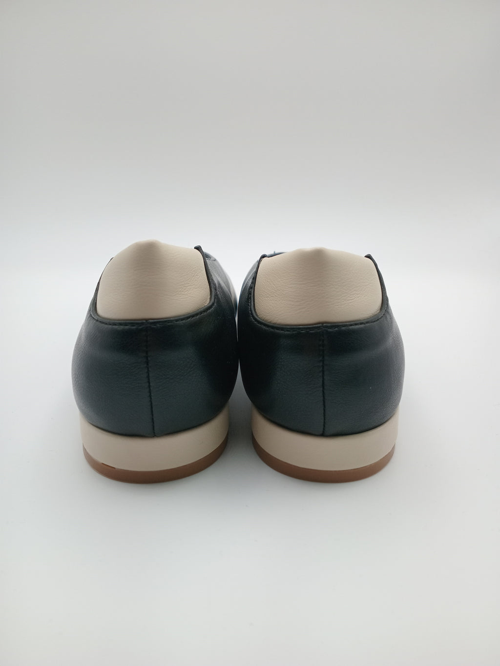 SABRINA BUONAROTTI PRETO CREME ECO PELE BICUDO BICO CREME