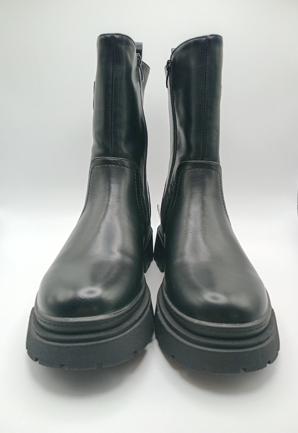 BOTA GALOCHA MACADI PRETO ECO PELE DETALHE B LATERAL ZIPER