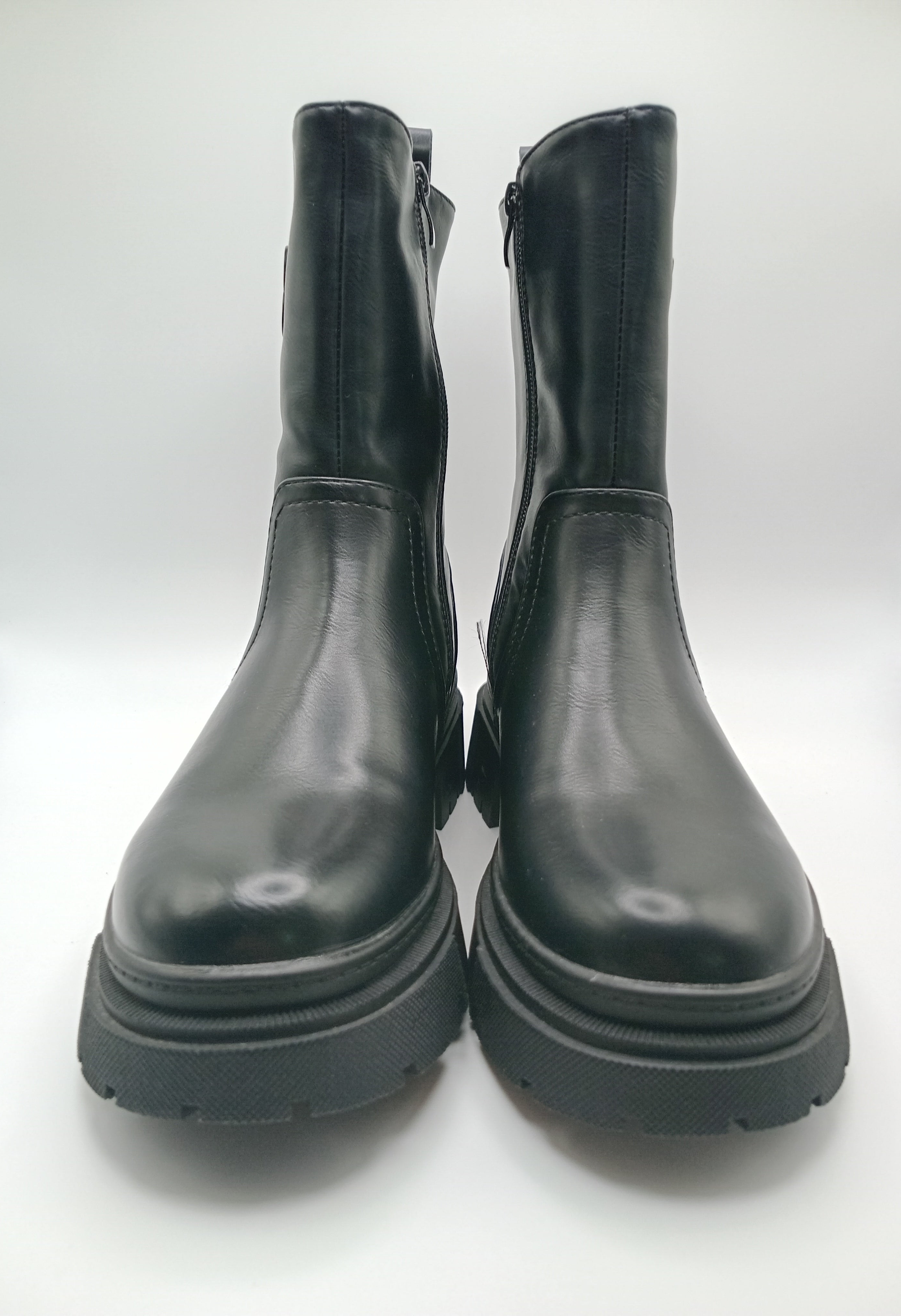 BOTA GALOCHA MACADI PRETO ECO PELE DETALHE B LATERAL ZIPER