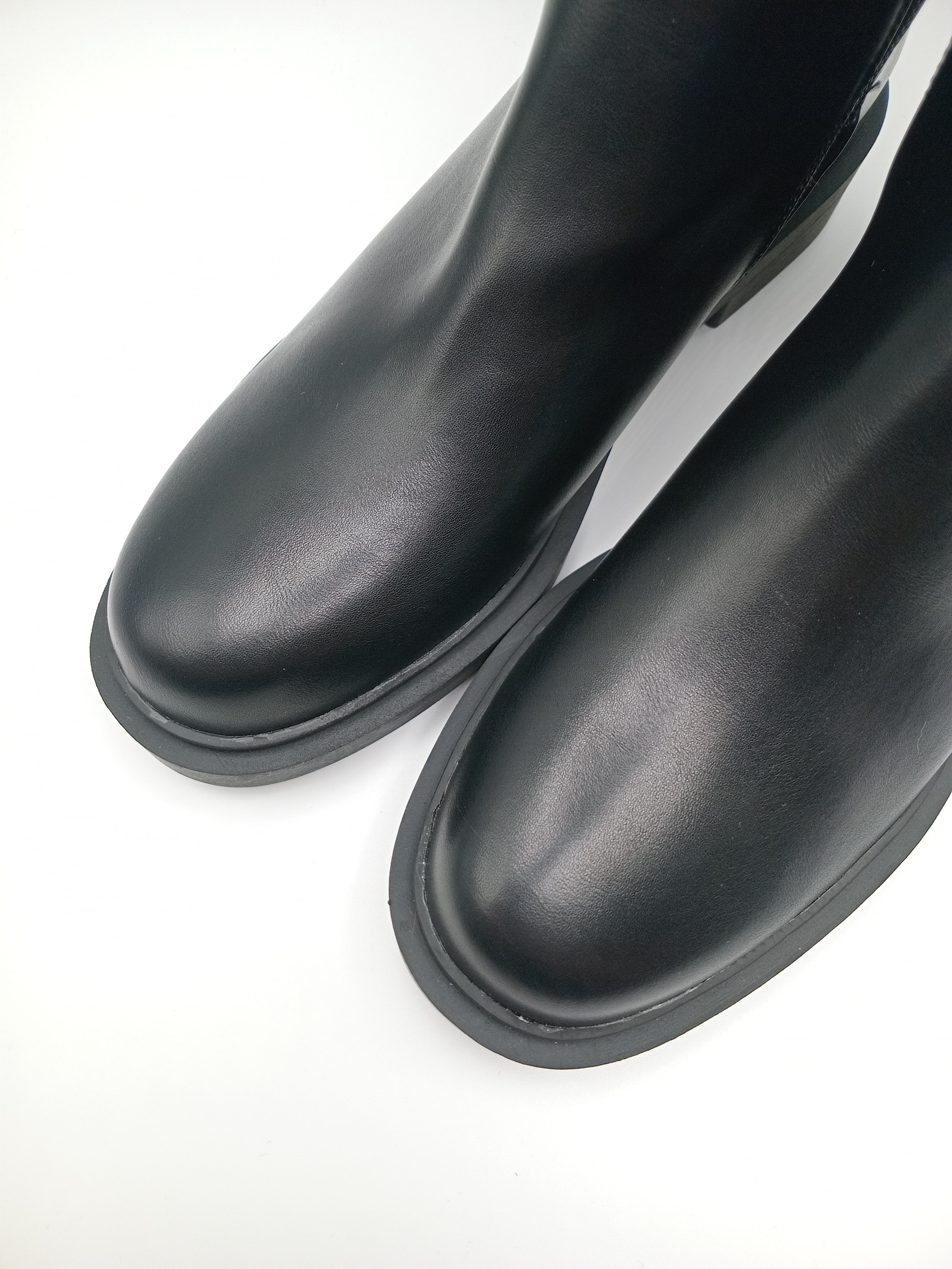 BOTA CAVALEIRA BUONAROTTI PRETO ECO PELE ZIPER TIRA REGULADORA LATERAL MONTARIA