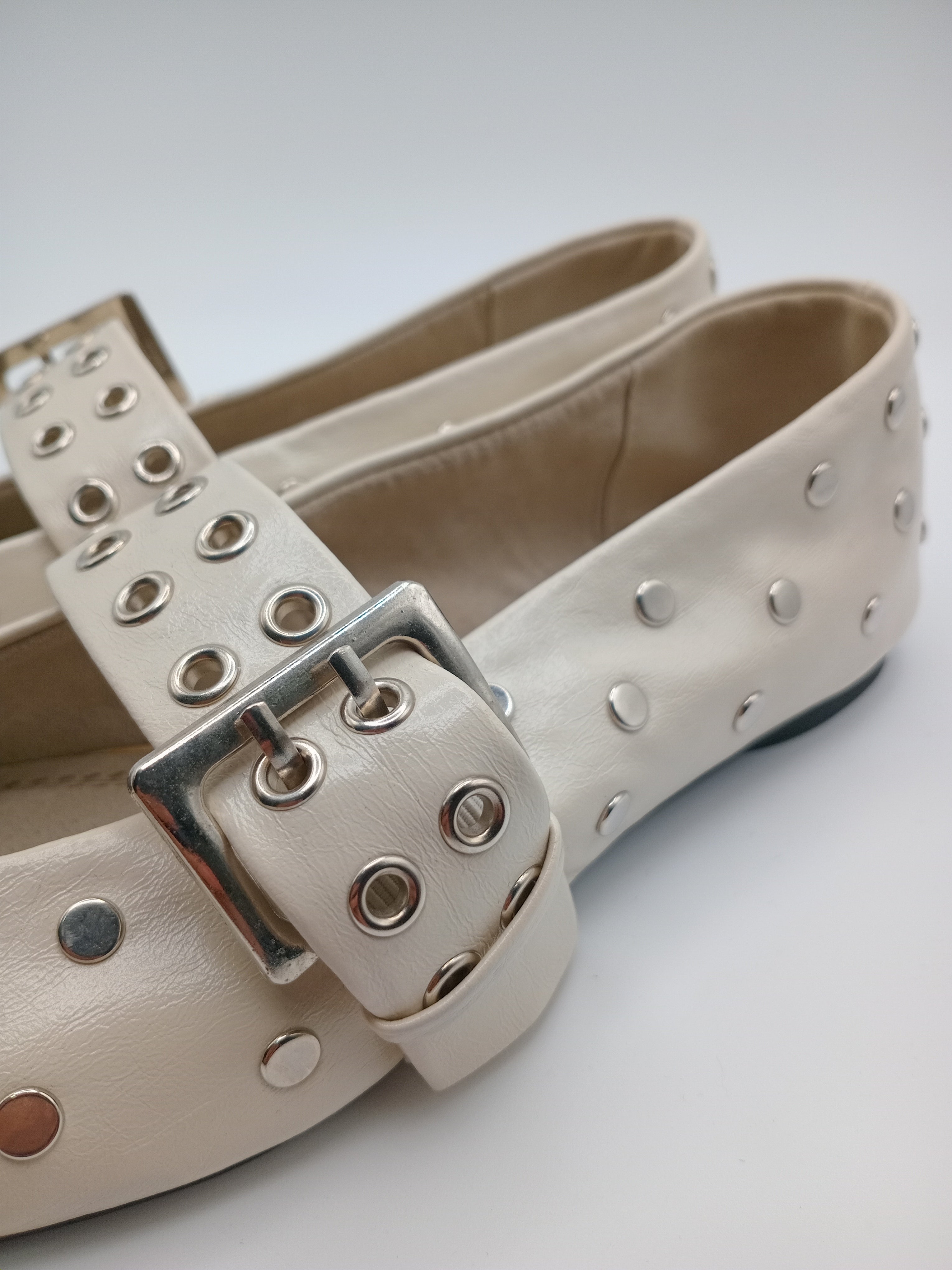 SABRINA MARY JANE CORINA CREME ECO PELE TIRA TAXAS CÍRCULOS ARGOLAS BICUDO