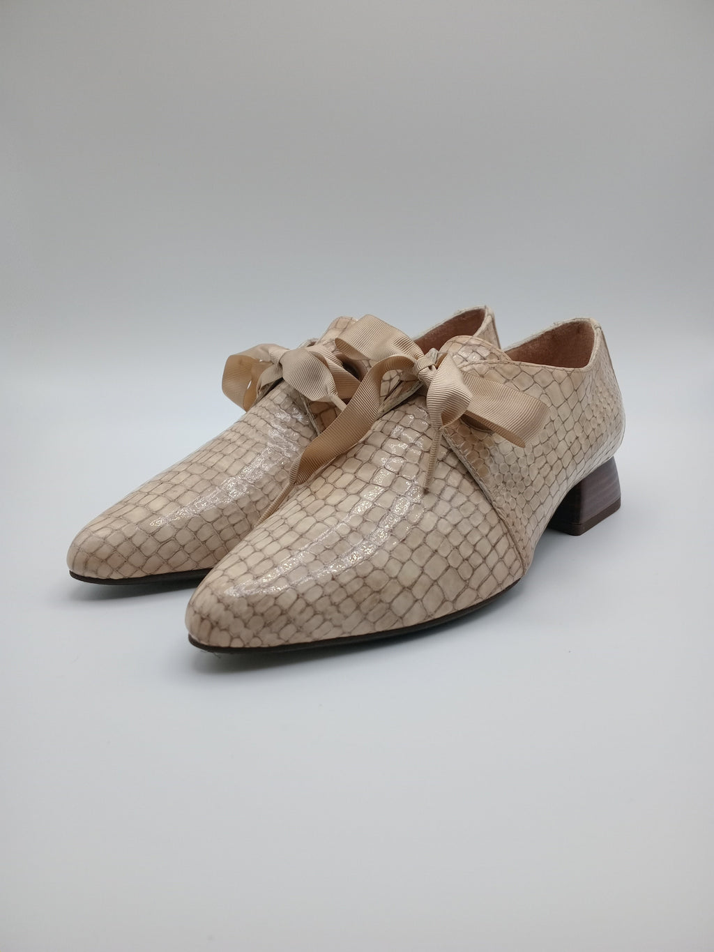 SAPATO VINTAGE SALTO HISPANITAS CREME COBRA COURO BICO REDONDO ATACADOR FITA SETIN VERNIZ MOCASSIM