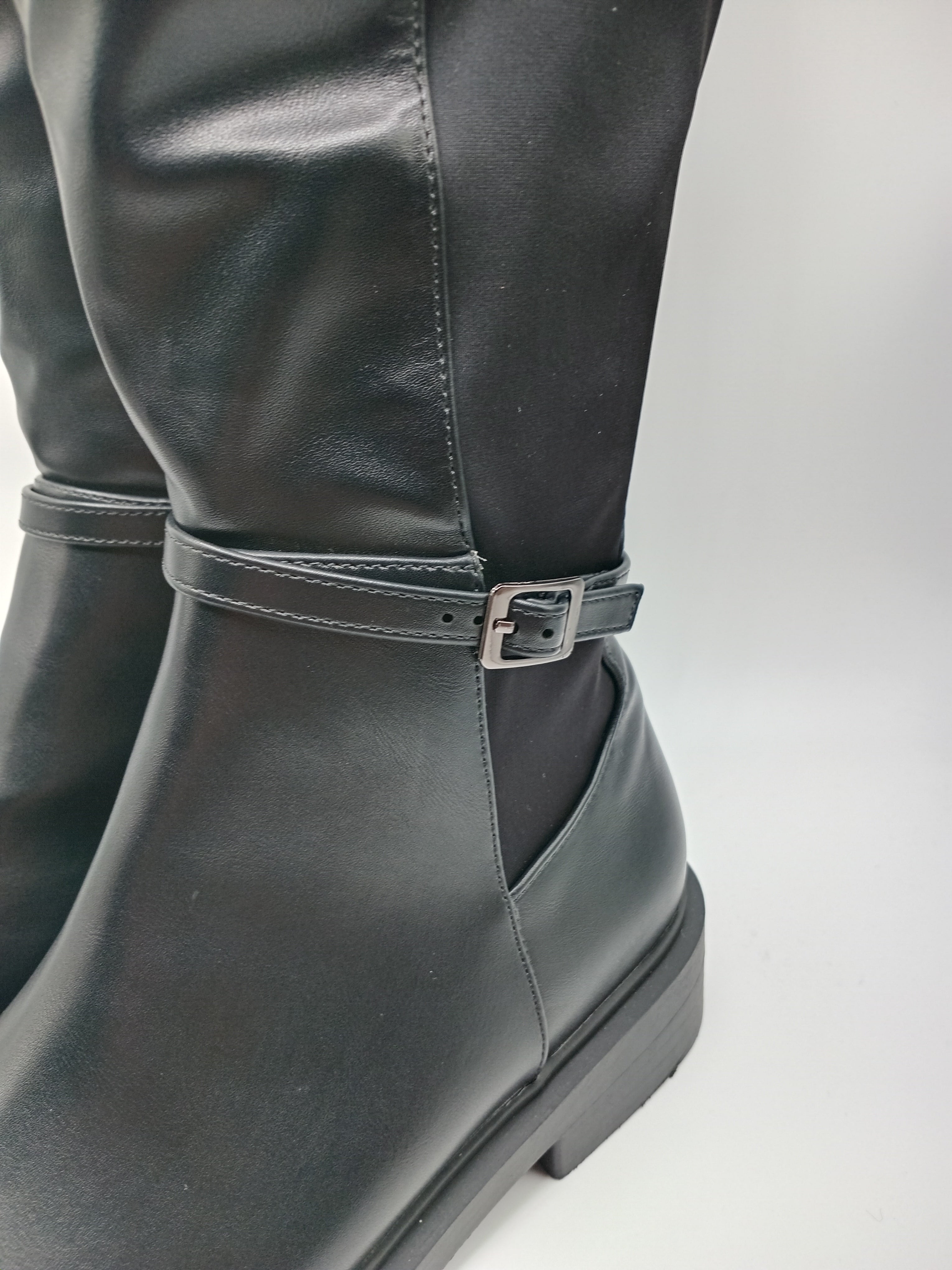 BOTA CAVALEIRA BUONAROTTI PRETO ECO PELE ZIPER TIRA REGULADORA LATERAL MONTARIA