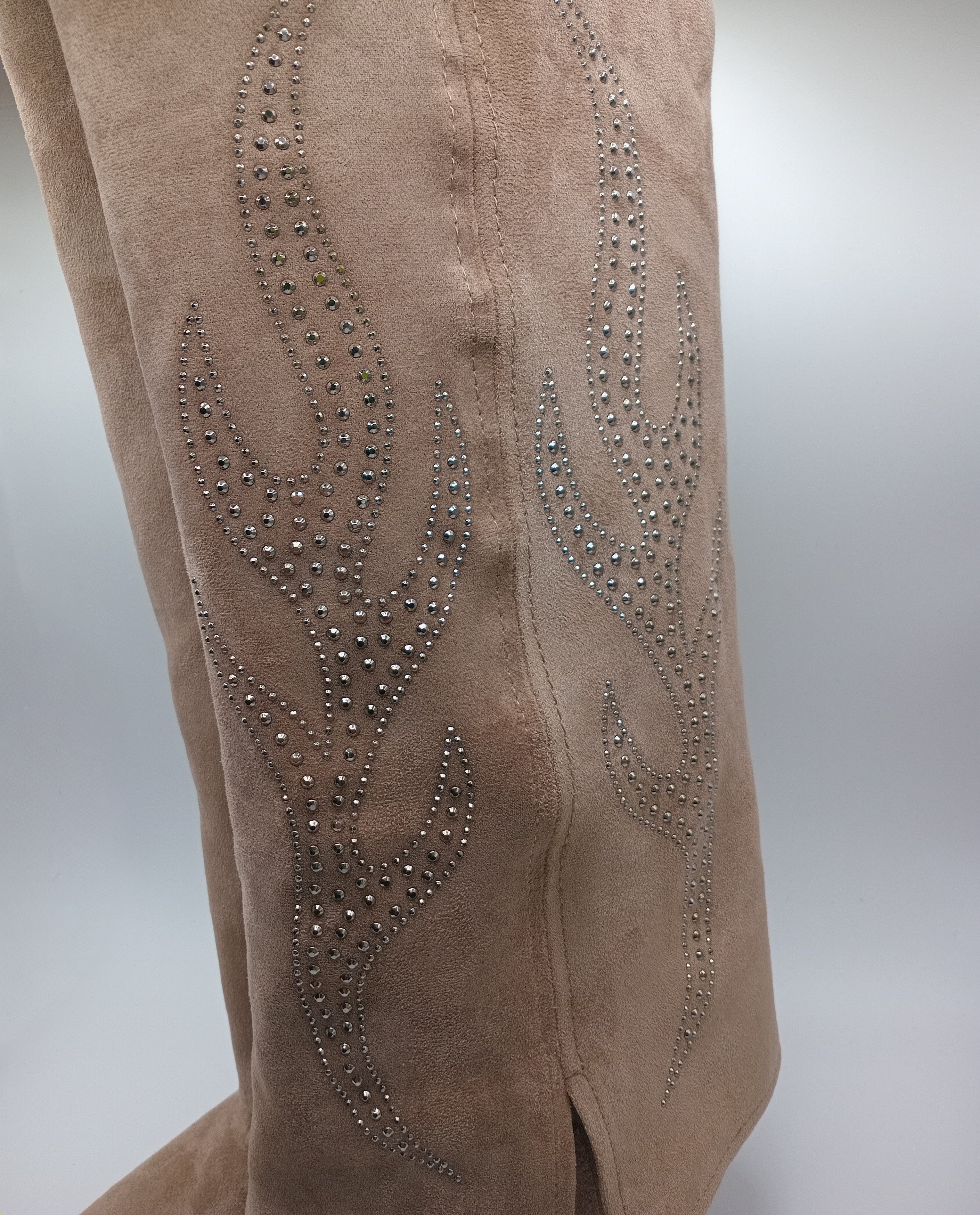 BOTA WESTERN STEPHAN PARIS BEGE CASTANHO CLARO CAMURÇA STRASS BRILHO BICUDO ZIPER CANO ALTO