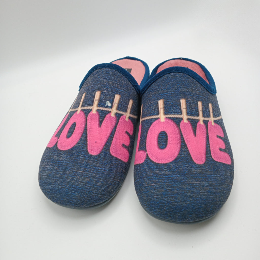 PANTUFAS DOCTOR CUTILLAS AZUL ROSA TECIDO ESTAMPA LOVE PINDURADO COM PREGADORES