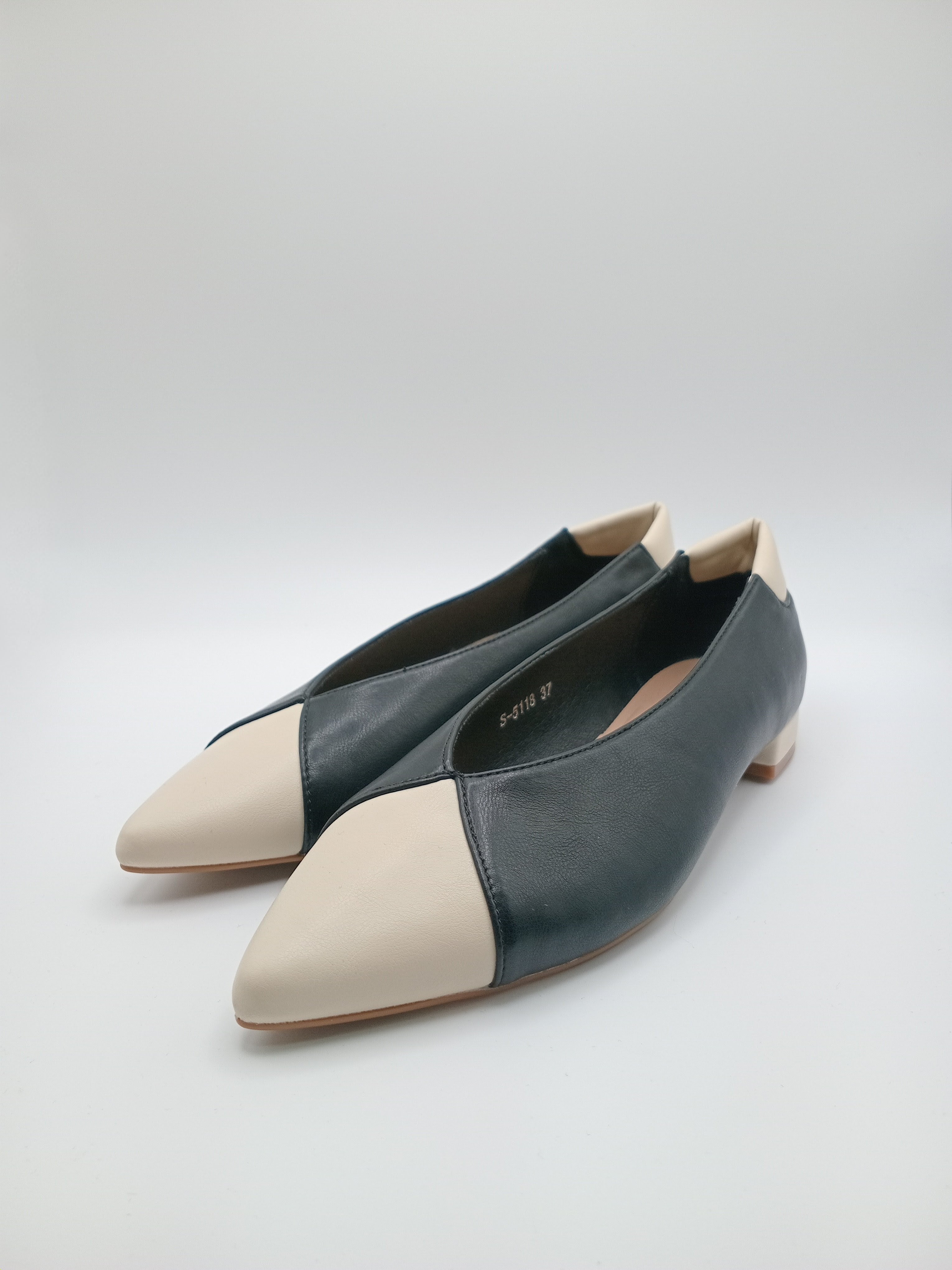 SABRINA BUONAROTTI PRETO CREME ECO PELE BICUDO BICO CREME