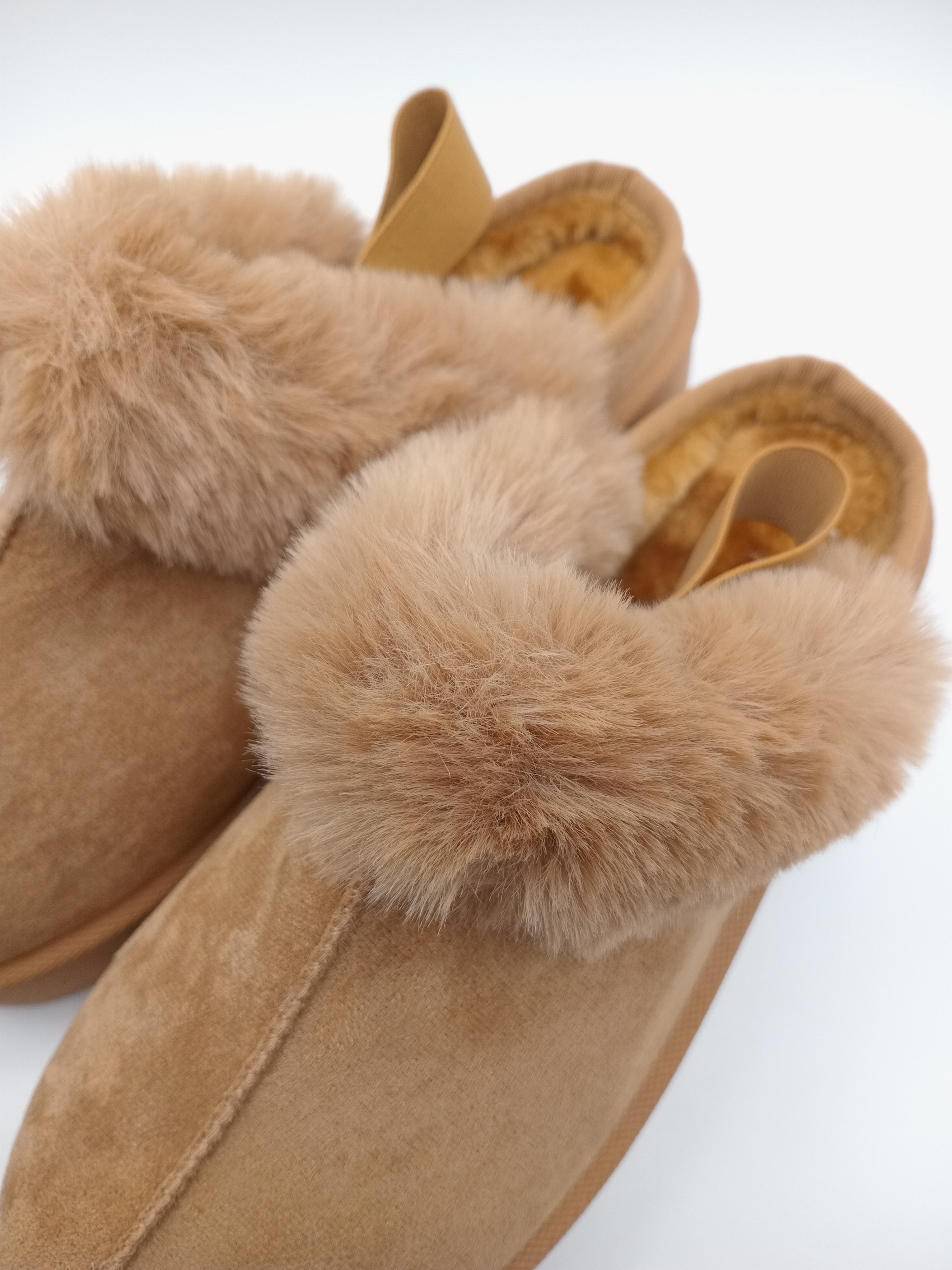 SOCAS PANTUFAS MACADI CASTANHO PELOS CAMURÇA TIRAS