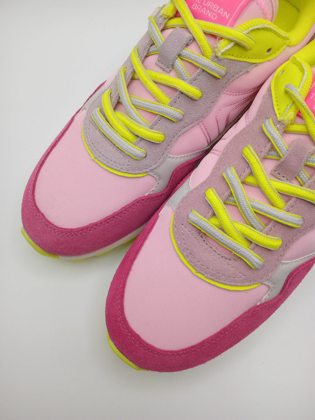 TÊNIS XTI ROSA AMARELO NEON TECIDO SPORT