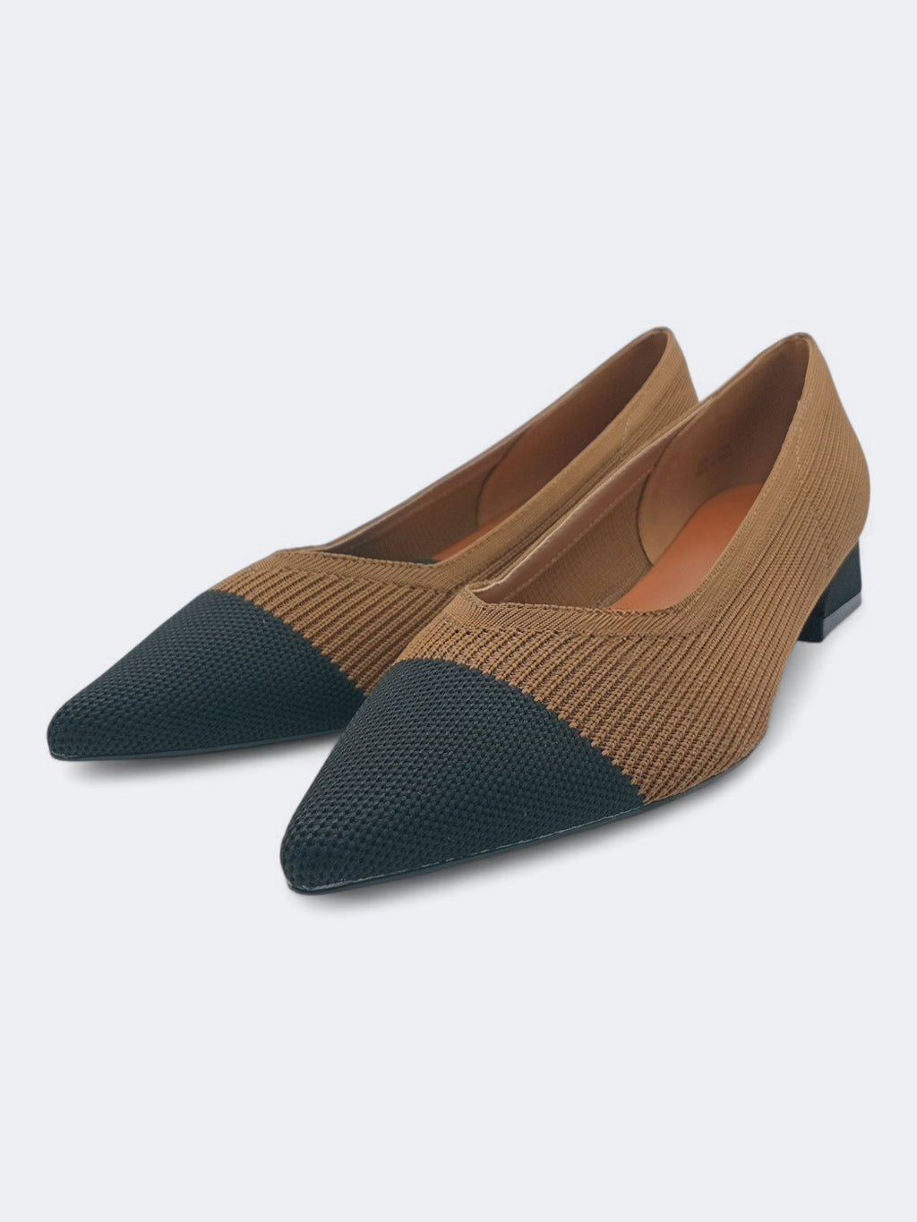 Sapato Sabrina Feminina de Salto Médio Gioseppo em Malha Tricot; Bico Fino com Detalhe Contraste; Elegante e Confortável