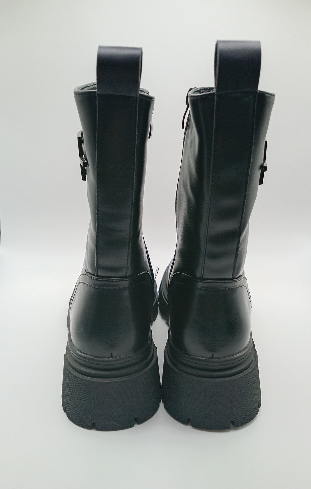 BOTA GALOCHA MACADI PRETO ECO PELE DETALHE B LATERAL ZIPER