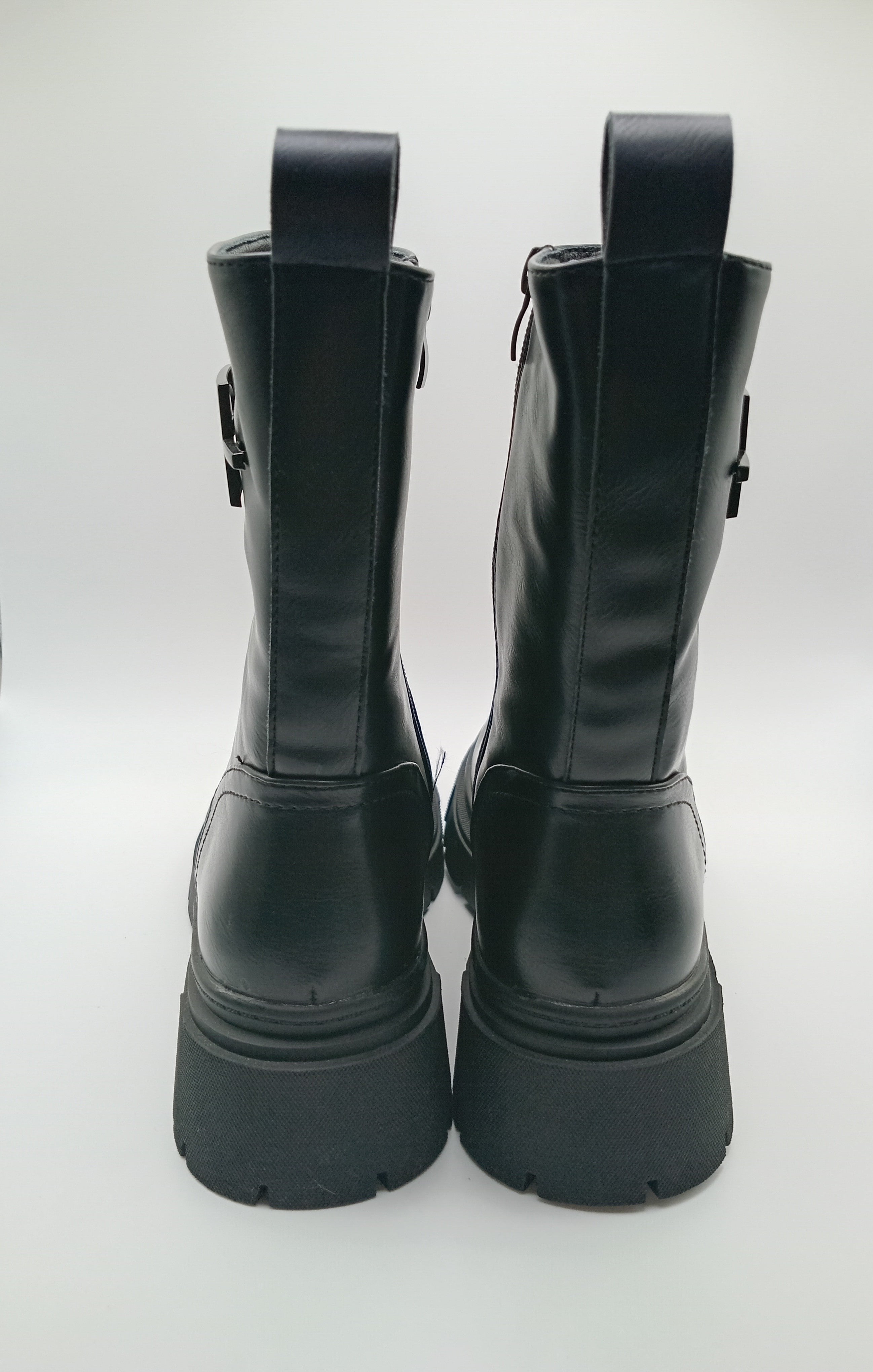 BOTA GALOCHA MACADI PRETO ECO PELE DETALHE B LATERAL ZIPER