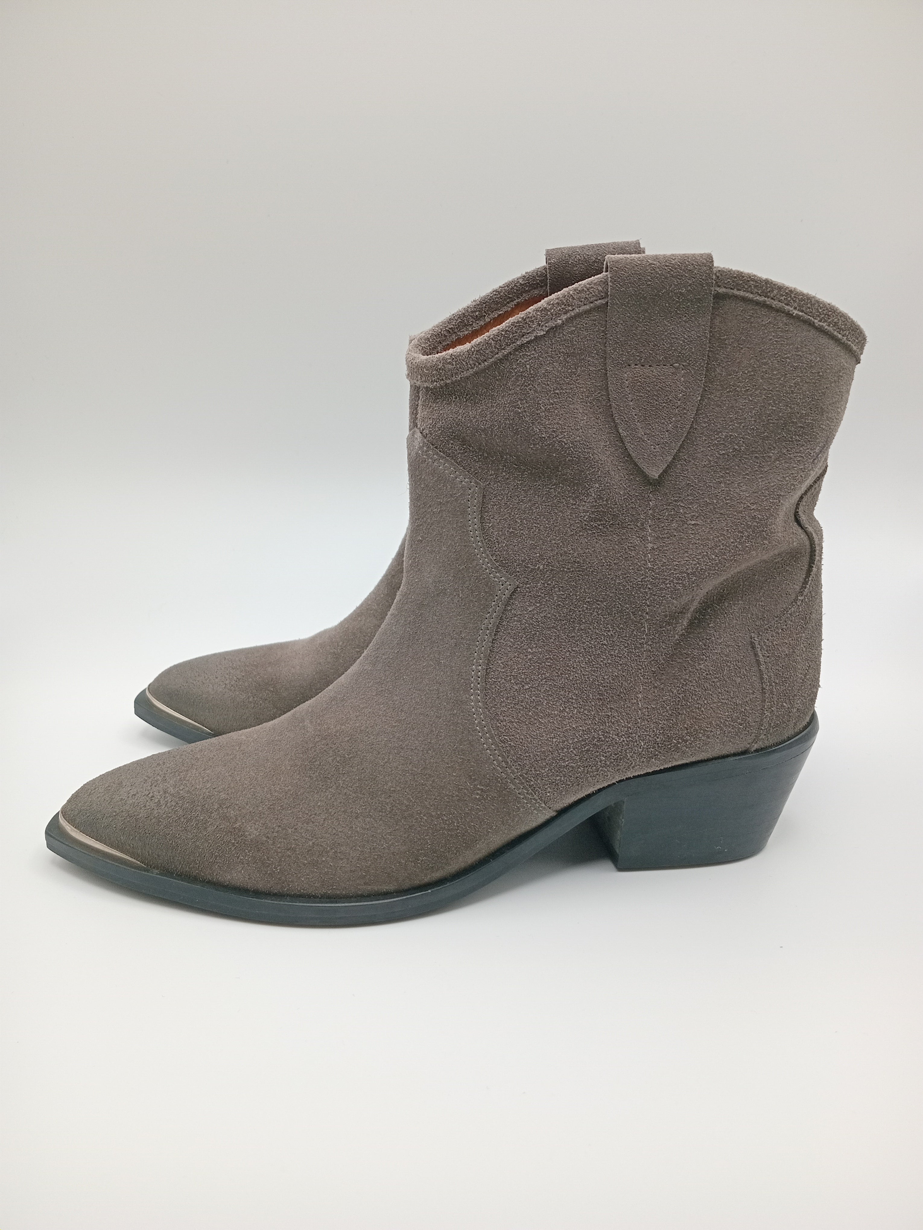 BOTA TEXANA BEAT SHOES CINZA COURO LISO BICUDO PONTA METAL