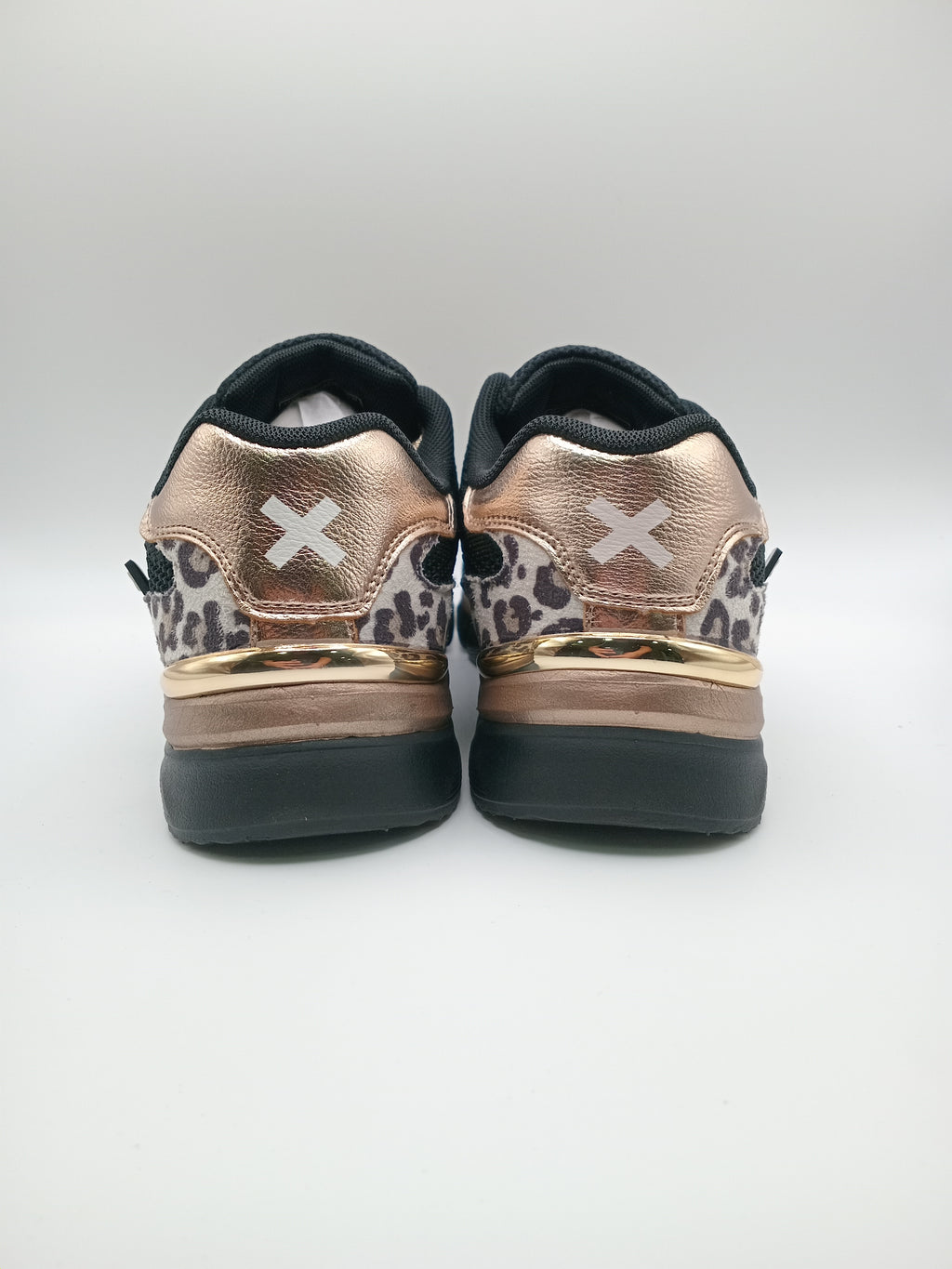 TÊNIS XTI PRETO DOURADO ONÇA ANIMAL PRINT TECIDO SOLA SPORT