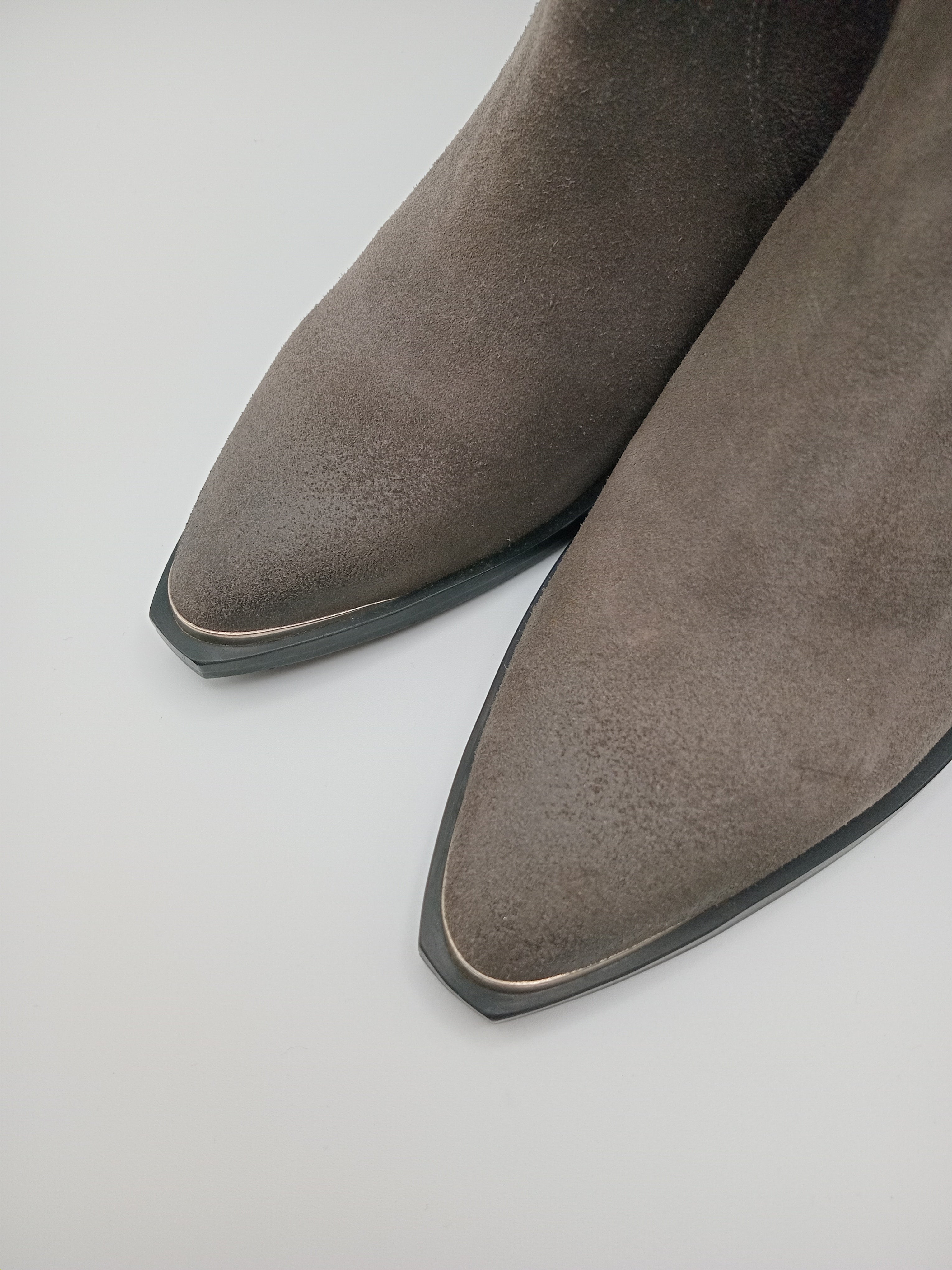 BOTA TEXANA BEAT SHOES CINZA COURO LISO BICUDO PONTA METAL