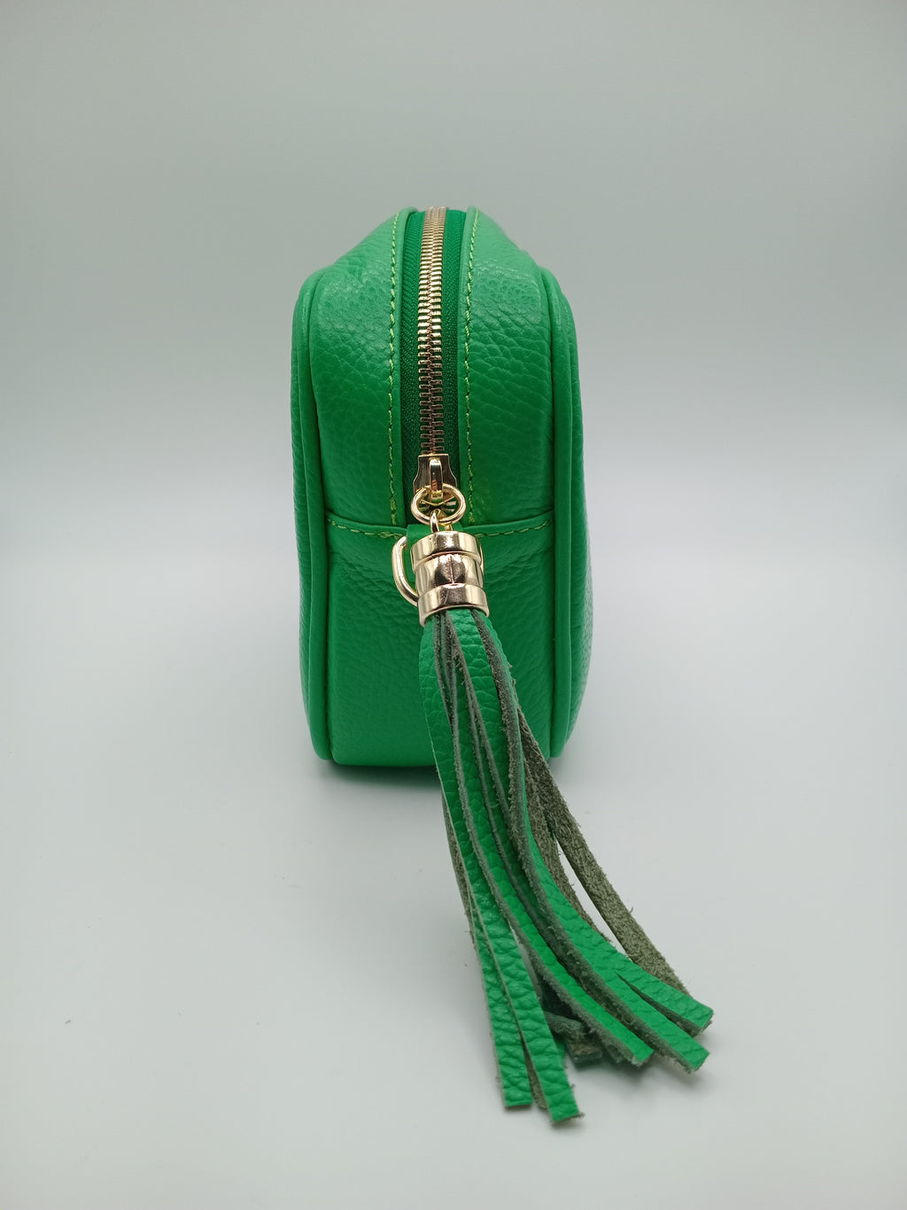 BOLSA CLUTCH MACADI VERDE CO PELE FRANJA ALÇA  REMOVÍVEL E AJUSTÁVEL MALA
